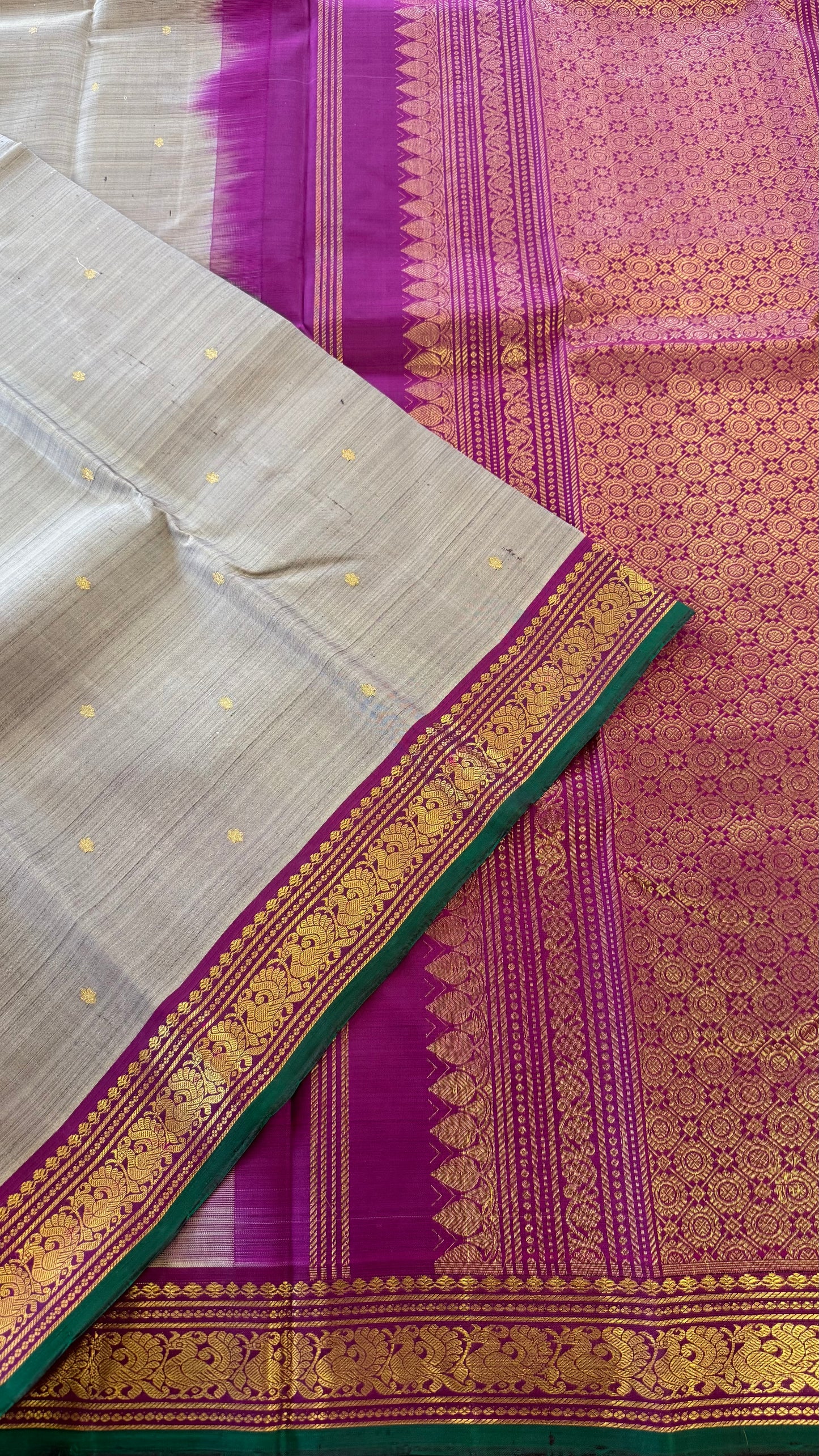 TAUPE GREY WITH CONTRAST PURPLE GOLD ZARI HANDLOOM KANICHIPURAM SILK SAREE (KSS199)