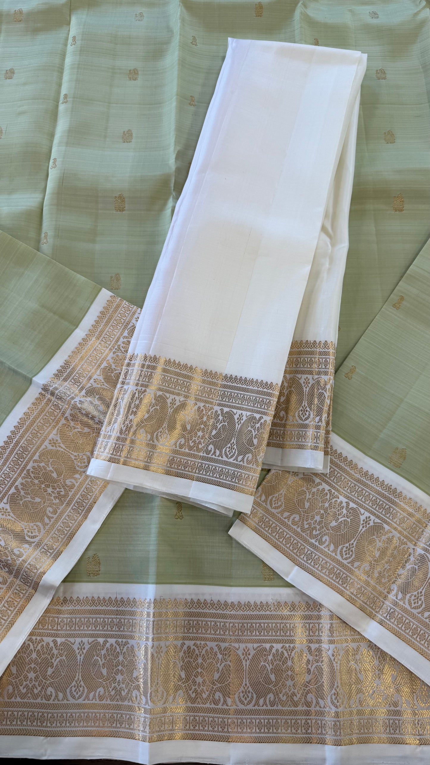 PASTEL MINT GREEN WITH CONTRAST OFF WHITE GOLD ZARI HANDLOOM KANICHIPURAM SILK SAREE (KSS86)