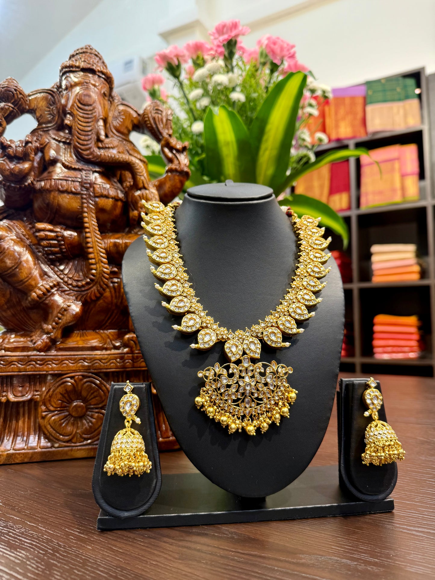 Dharini Medium Necklace Jewellery Set