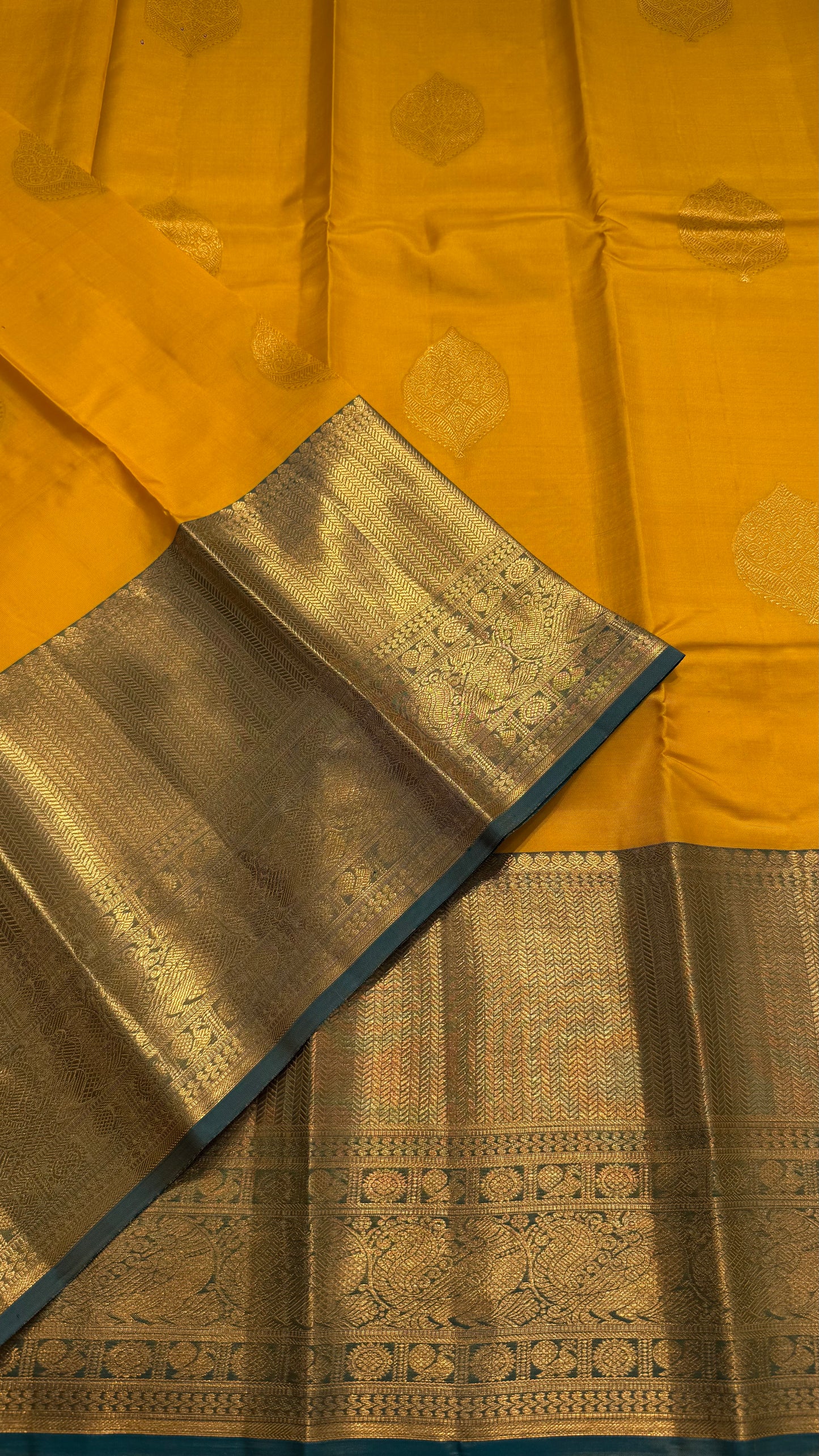 YELLOW WITH CONTRAST DUAL TONE GREEN GOLD ZARI HANDLOOM KANICHIPURAM SILK SAREE (KSS120)