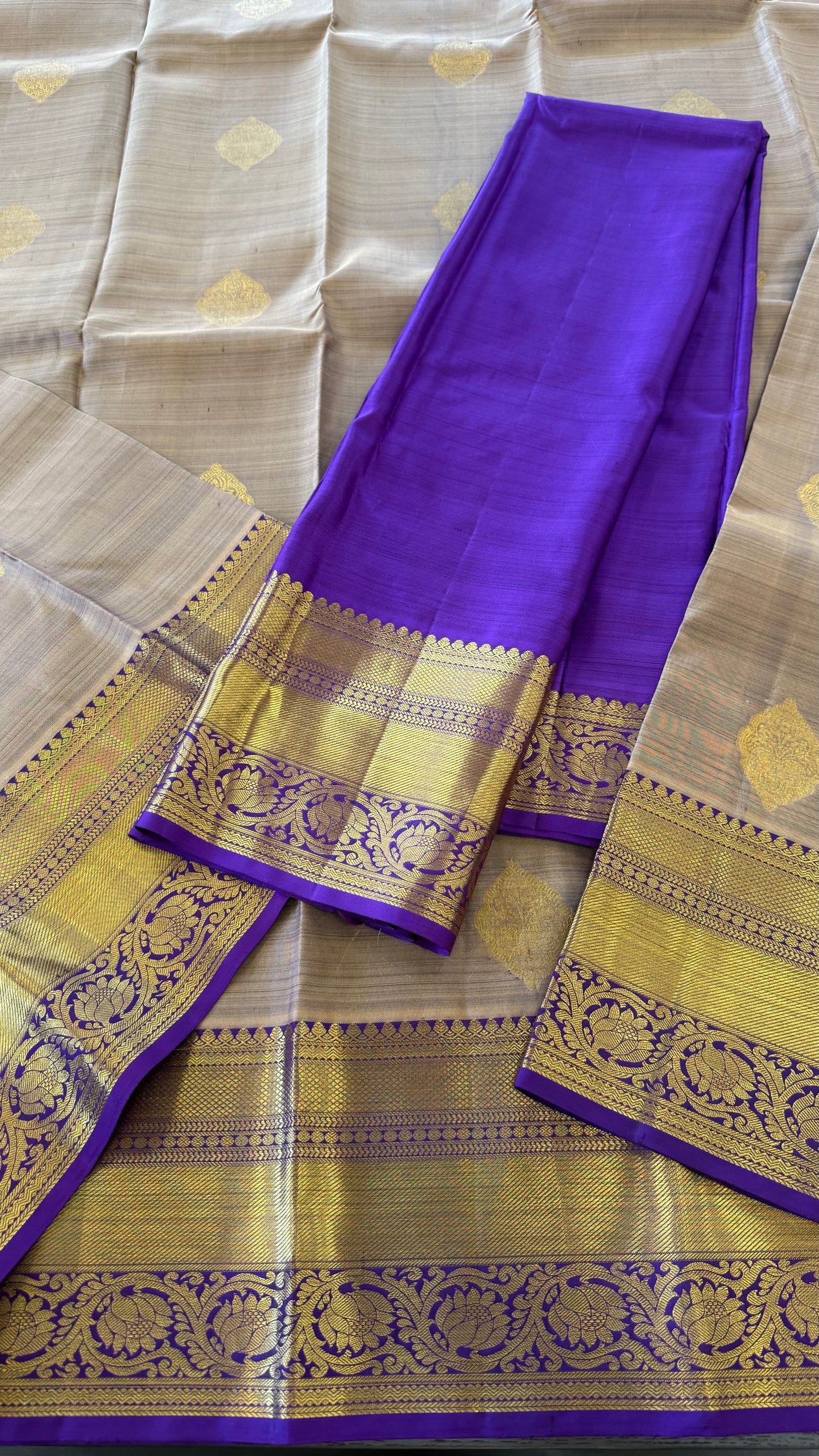 DUAL TONE TAUPE GREY WITH CONTRAST DARK ORCHID GOLD ZARI HANDLOOM KANICHIPURAM SILK SAREE (KSS55)