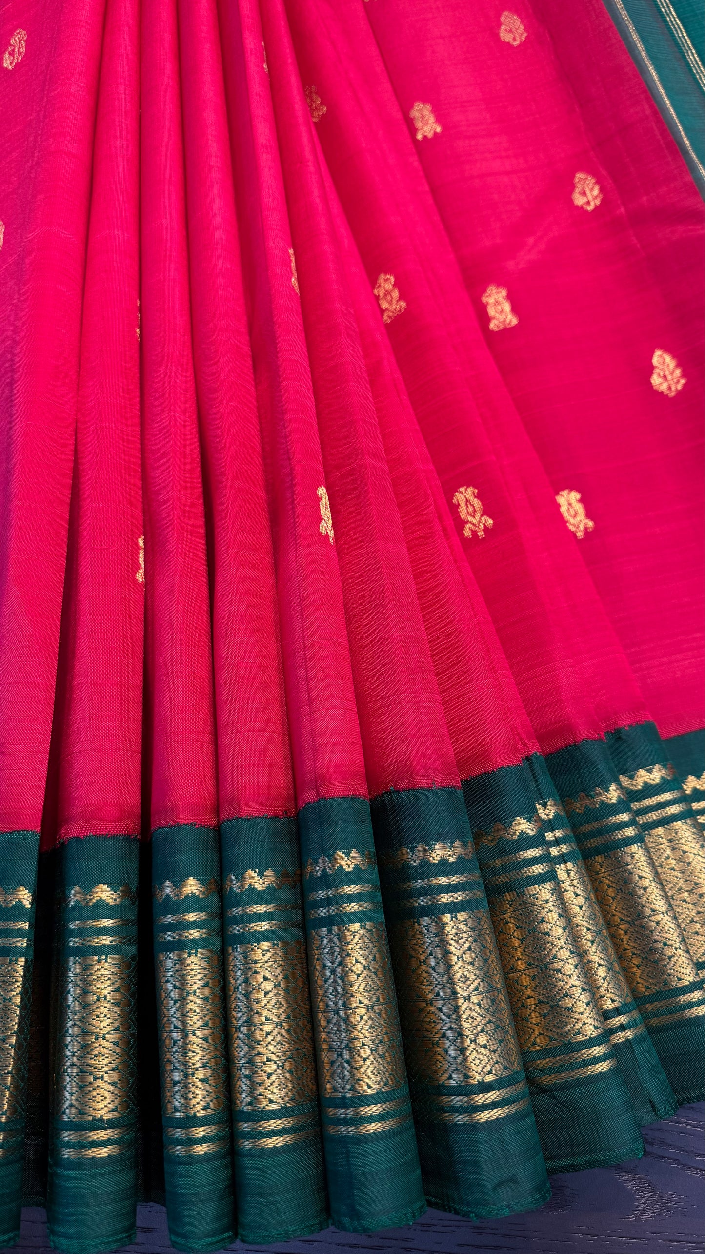 RED WITH CONTRAST GREEN PURE HANDLOOM KANCHIPURAM SINGLE SIDE BORDER SILK SAREE (KSSB15)