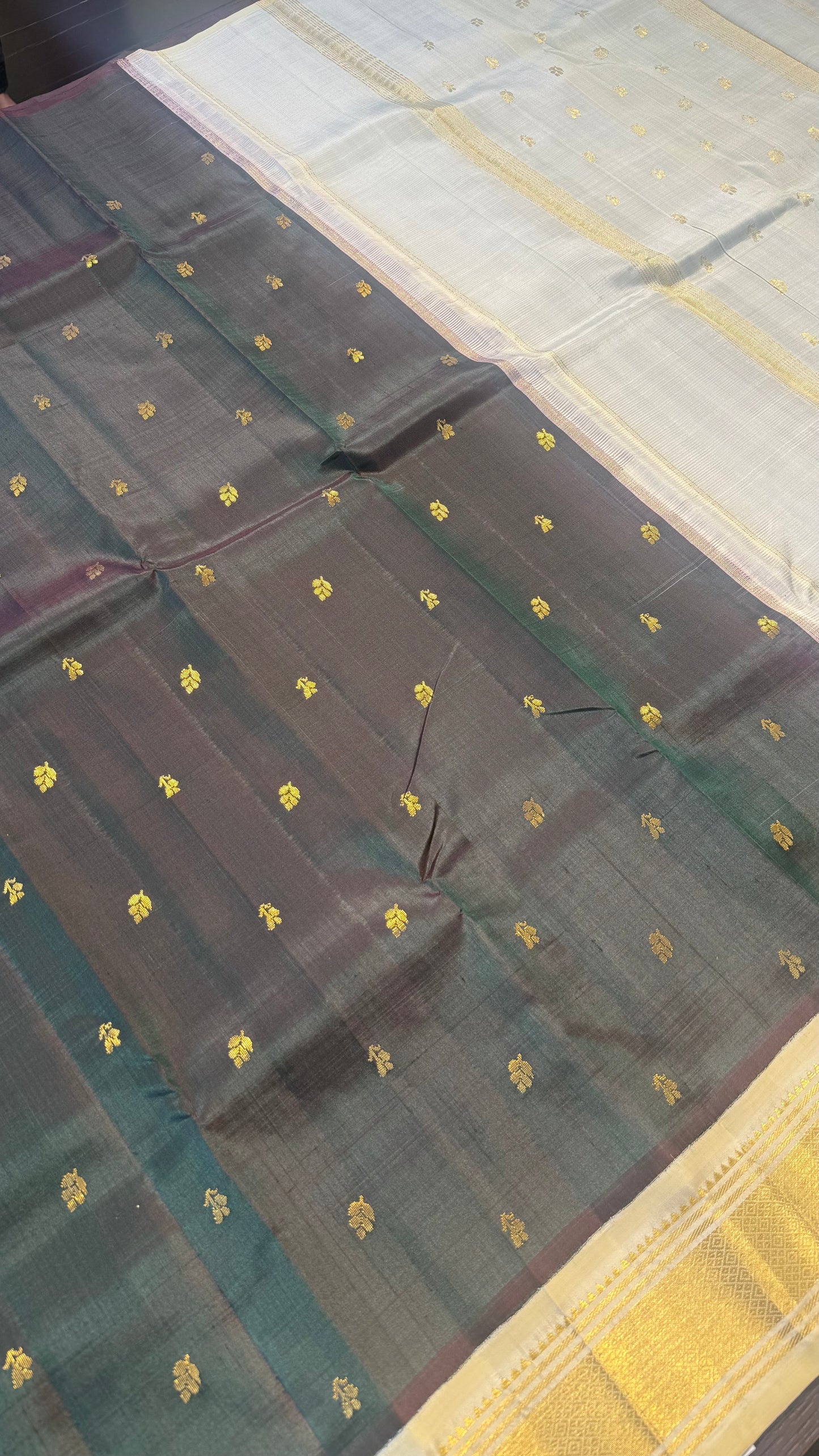 DUAL TONE PURPLE GREEN WITH CONTRAST CREAM PURE HANDLOOM KANCHIPURAM SINGLE SIDE BORDER SILK SAREE (KSSB22)