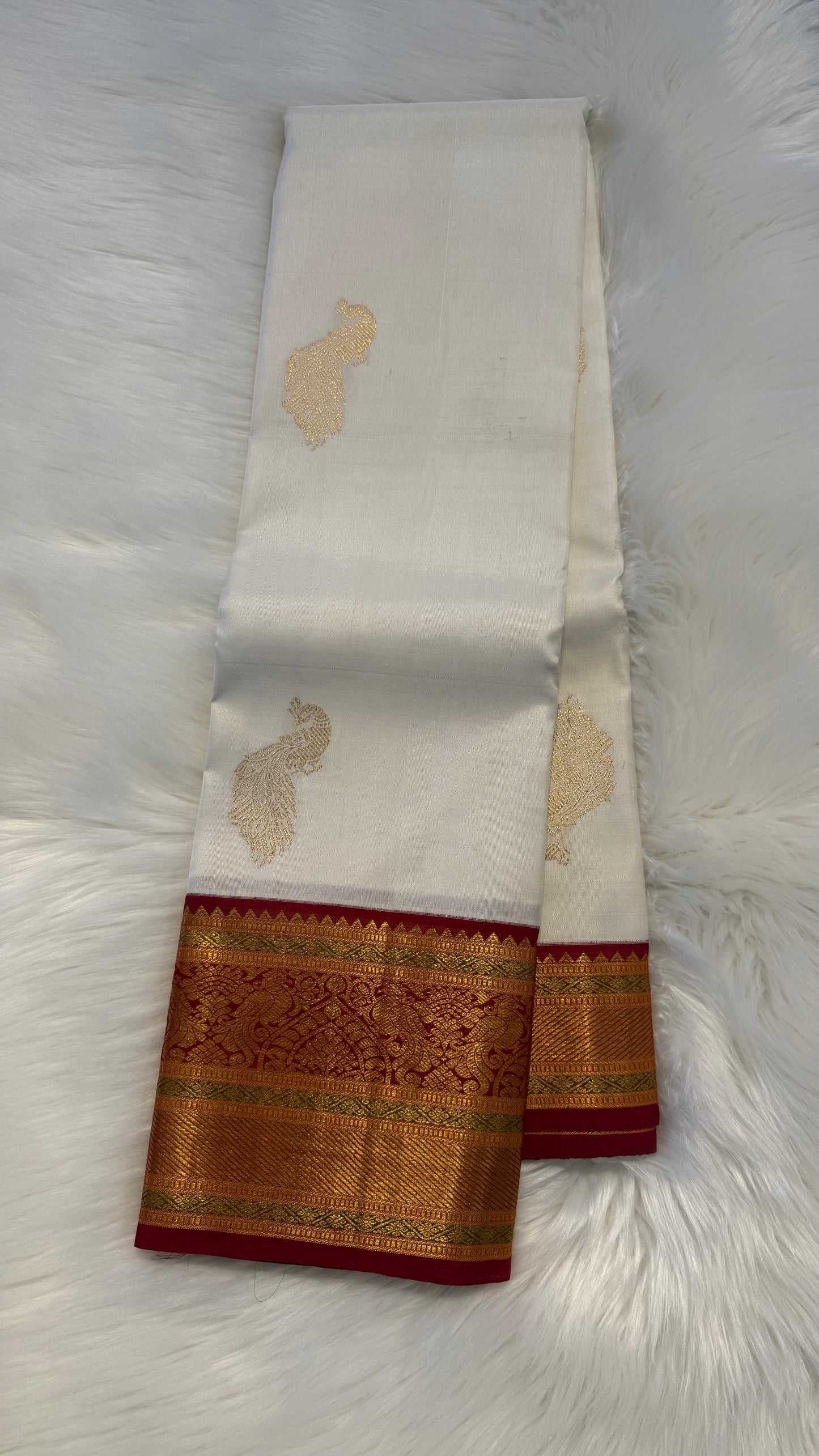 WHITE WITH CONTRAST DEEP RED GOLD ZARI HANDLOOM KANICHIPURAM SILK SAREE (KSS71)