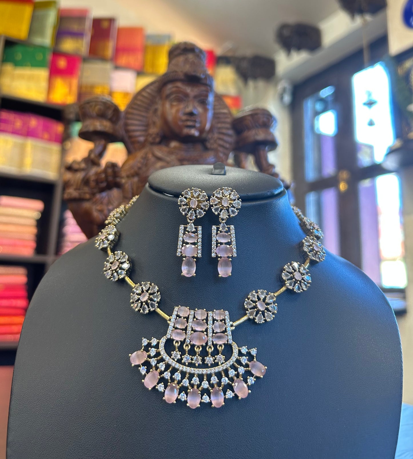 Aashivi Necklace Set
