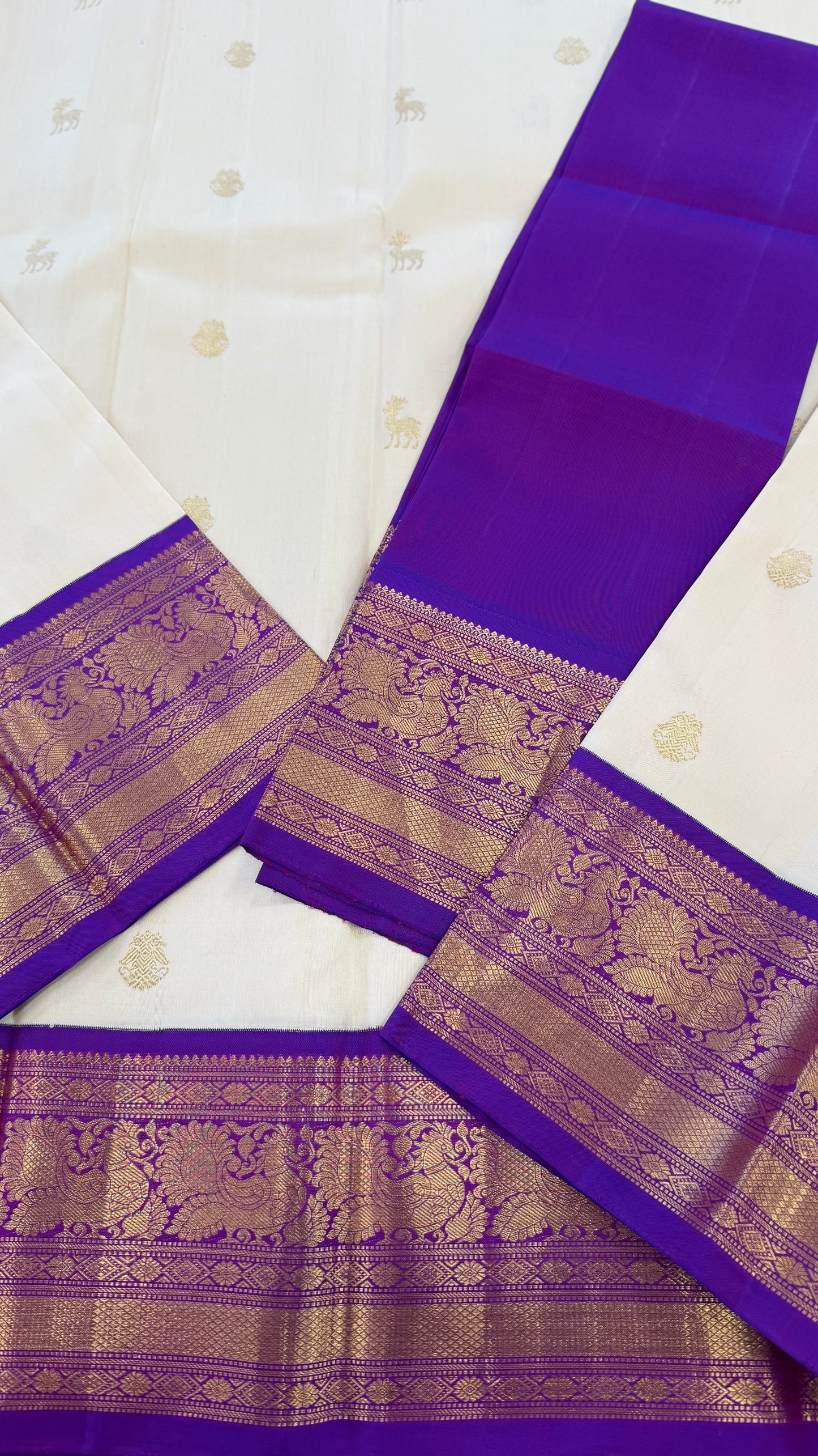 OFF WHITE CONTRAST VADAMALLI PURPLE HANDLOOM PURE KANICHIPURAM SILK SAREE (KSS224)