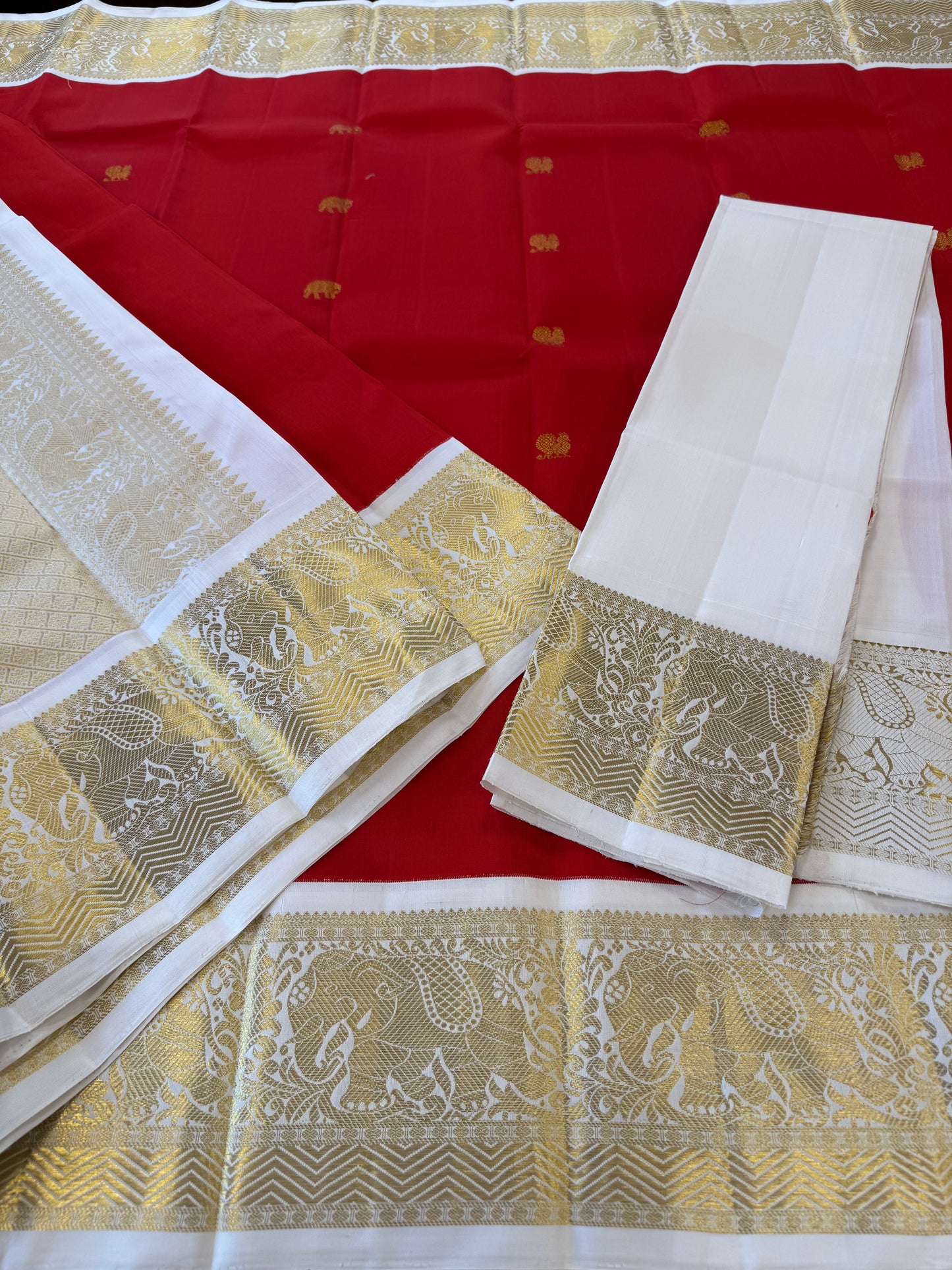 CRIMSON RED WITH CONTRAST WHITE BORDER HANDLOOM KANICHIPURAM SILK SAREE (KSS232)