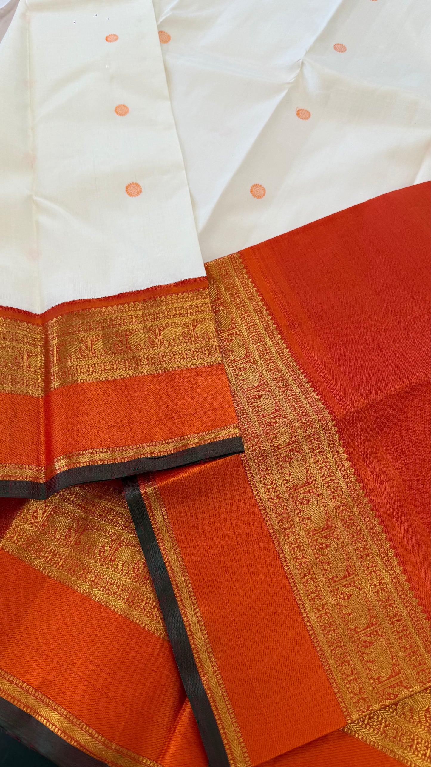 TRADITIONAL PURE ZARI WHITE AND ORANGE HANDLOOM KANICHIPURAM SILK SAREE (KSS204)