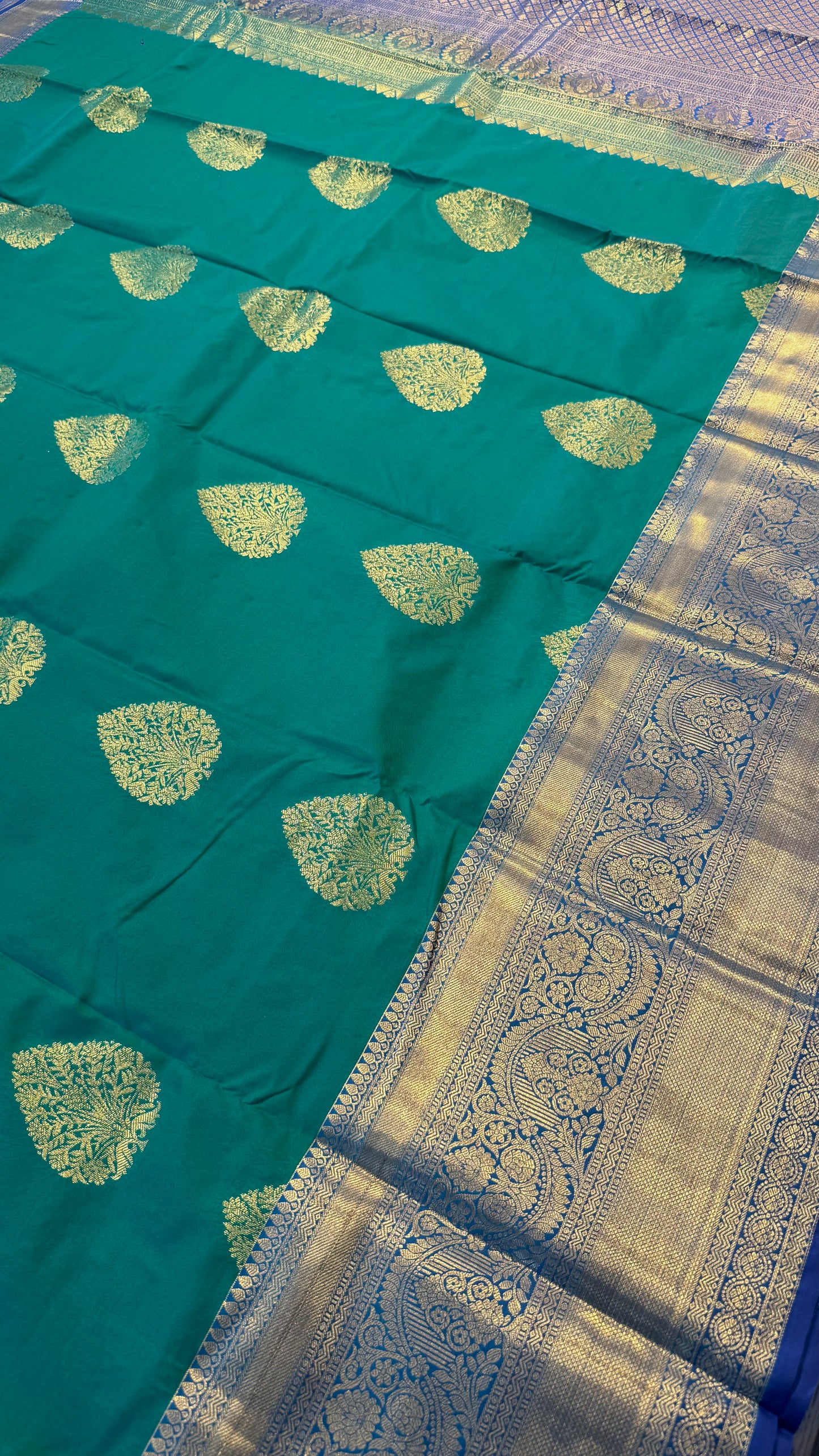 GREEN WITH CONTRAST BLUE SILK KANICHIPURAM SILK SAREE (SSKS36)