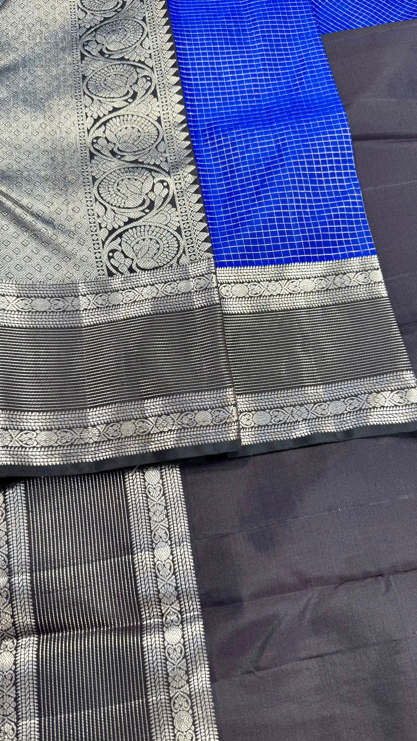 ROYAL BLUE SILVER CHECKS WITH CONTRAST COFFEE BROWN HANDLOOM KANICHIPURAM SILK SAREE (KSS23)