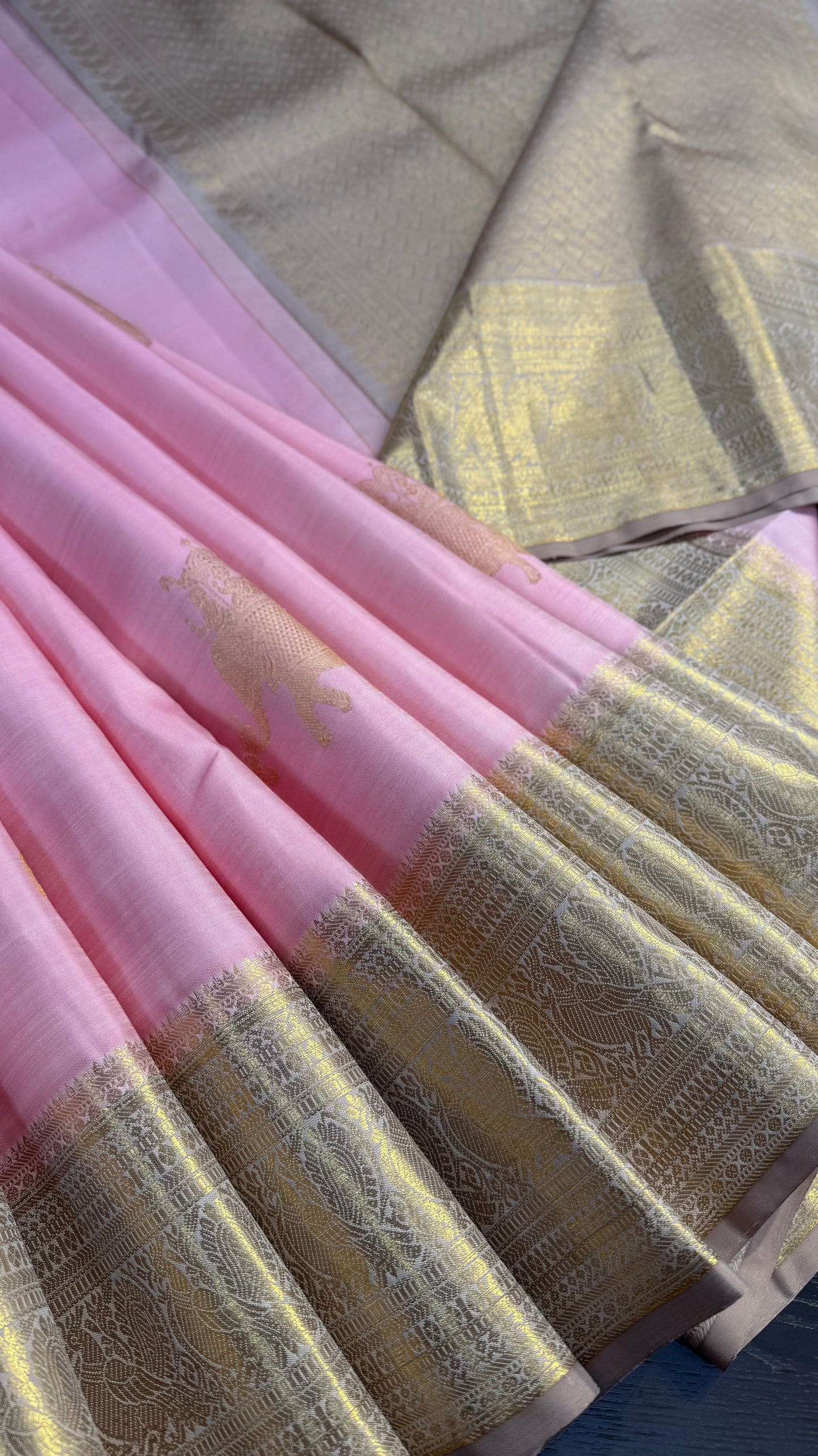 LIGHT PASTEL PINK WITH CONTRAST BRONZE GOLD KANICHIPURAM HANDLOOM SILK SAREE (KSS50)
