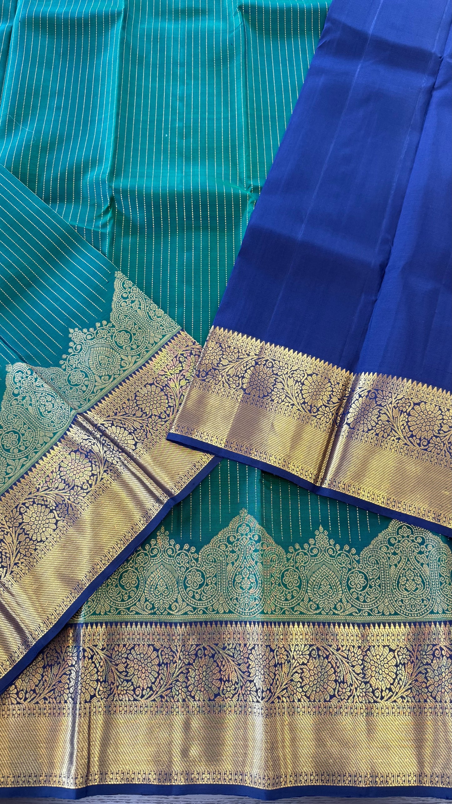 FOREST GREEN WITH CONTRAST NAVY BLUE GOLD ZARI HANDLOOM KANICHIPURAM SILK SAREE (KSS146)