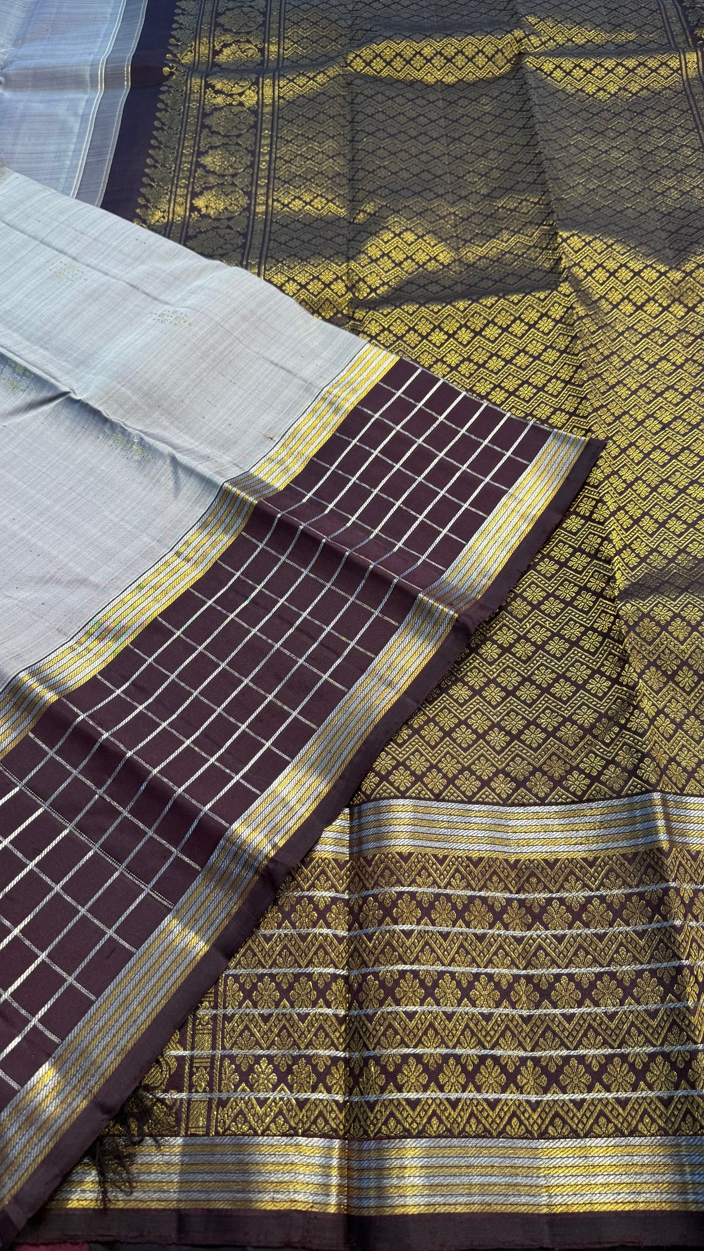 COFFEE GREY RUST WITH CHECKERED COFFEE COLOURED BORDER SILVER KATTAM & GOLD ZARI HANDLOOM KANICHIPURAM SILK SAREE (KSS256)