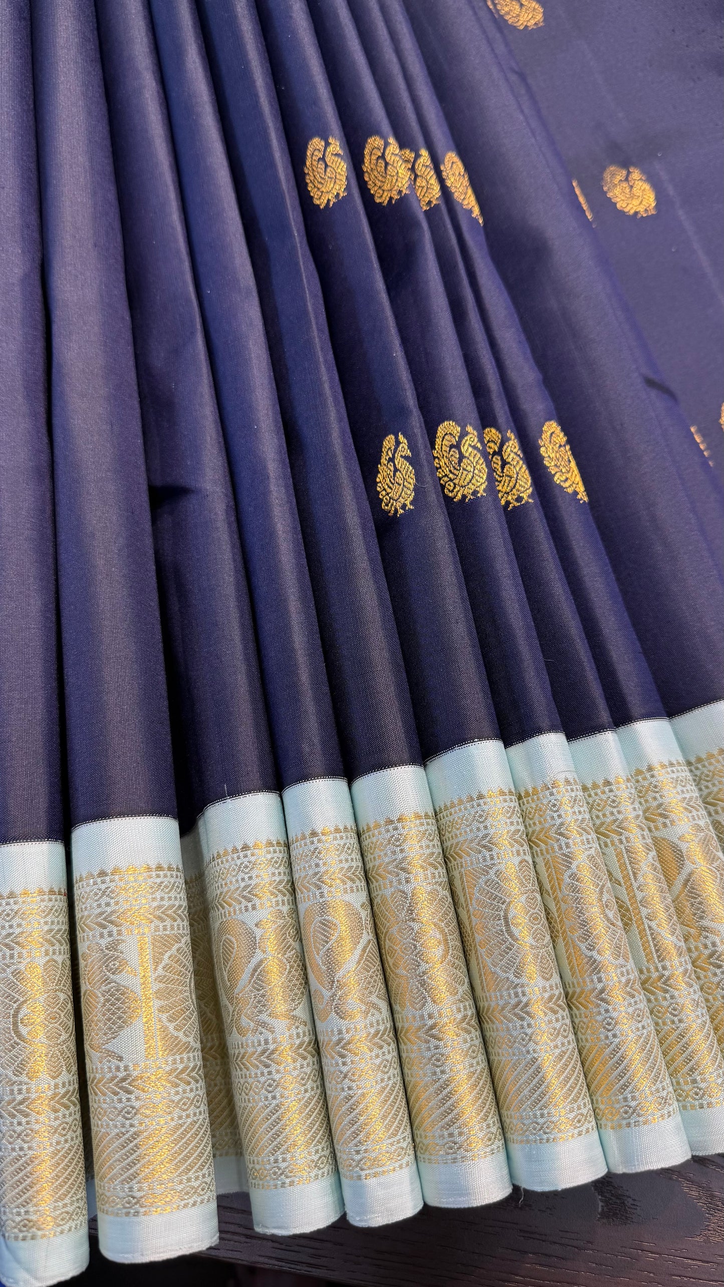 NAVY BLUE WITH CONTRAST ICE BLUE GOLD ZARI HANDLOOM KANCHIPURAM SILK SAREE (KSS294)