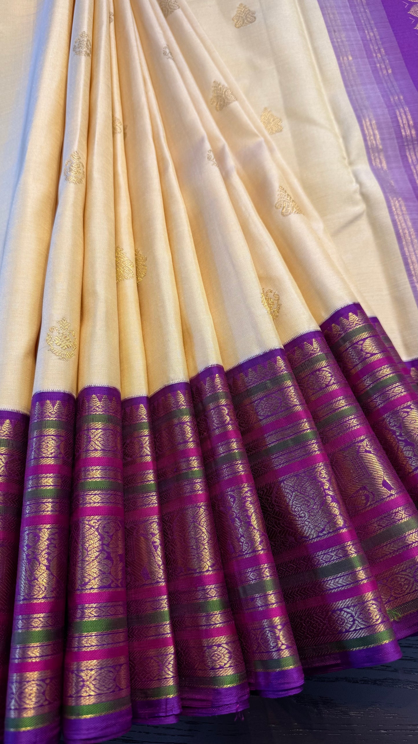 CREAM WITH CONTRAST PURPLE GOLD ZARI HANDLOOM KANCHIPURAM SILK SAREE (KSS288)