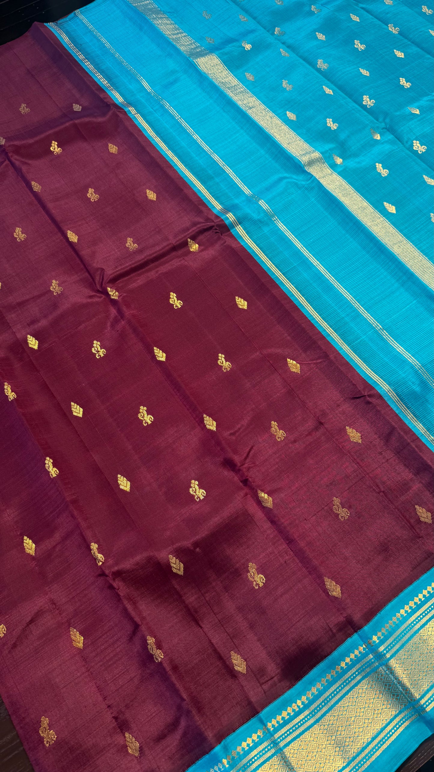MAROON WITH CONTRAST TURQUOISE PURE HANDLOOM KANCHIPURAM SINGLE SIDE BORDER SILK SAREE (KSSB08)