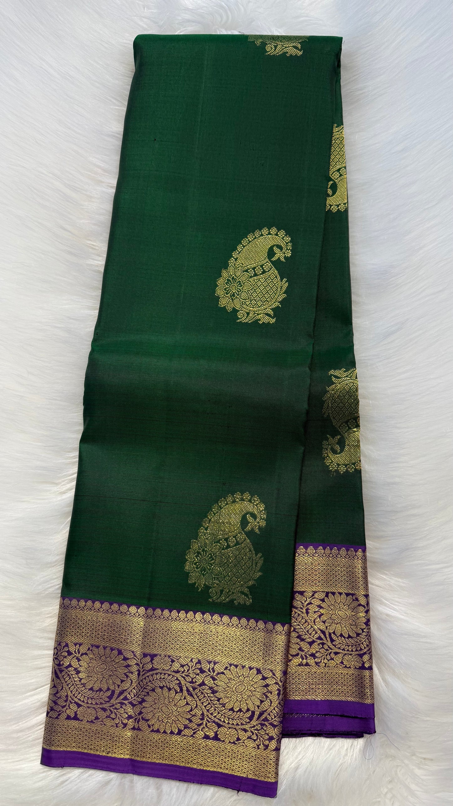 FOREST GREEN WITH CONTRATS PURPLE GOLD ZARI HANDLOOM KANCHIPURAM SILK SAREE (KSS403)