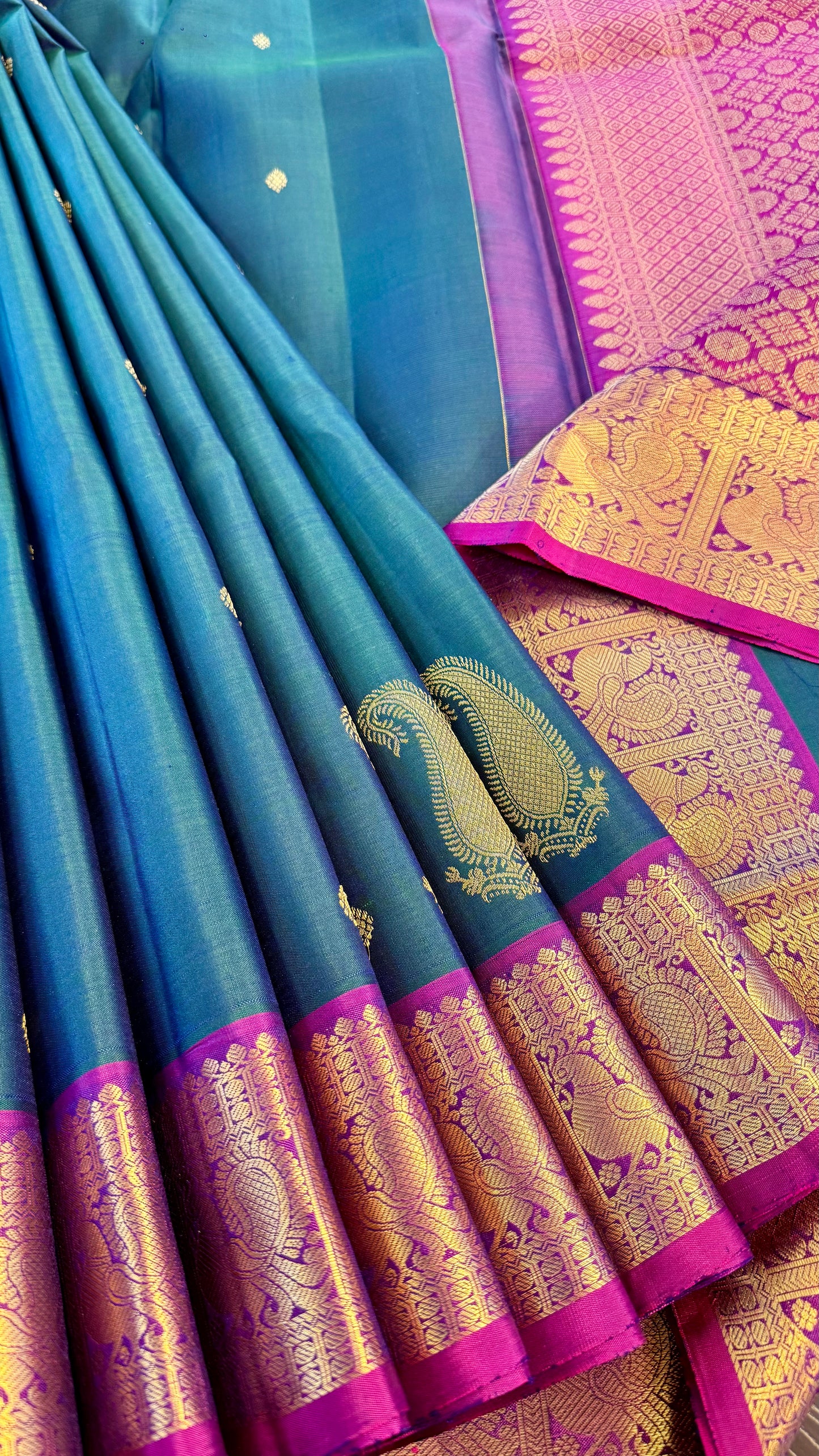 PEACOCK GREEN WITH CONTRAST VADAMALLI PURPLE HANDLOOM KANICHIPURAM SILK SAREE (KSS19)