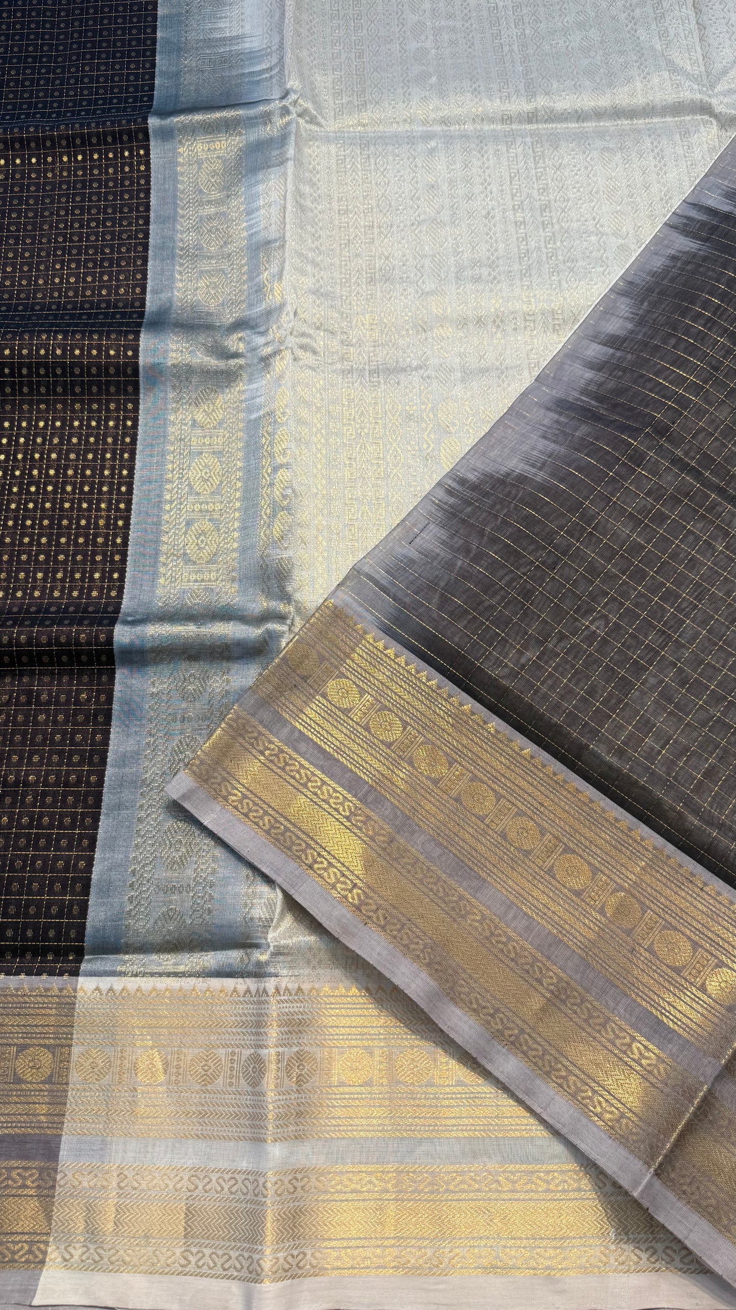 LAKSHA DEEPAM BLACK WITH CONTRAST CREAM KANCHIPURAM SILK COTTON SAREE (KSC02)