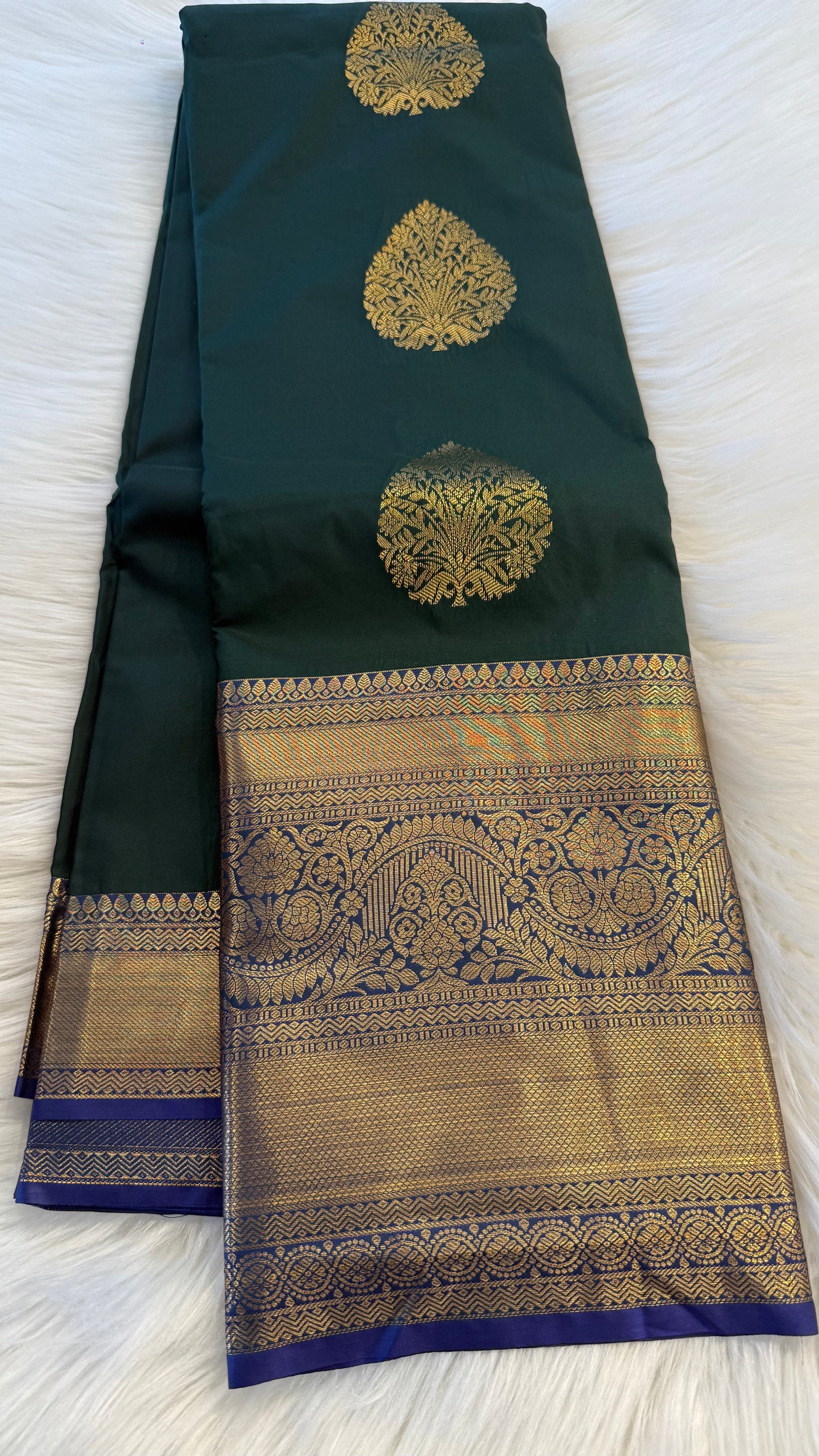 EMERALD GREEN WITH CONTRAST BLUE SEMI SILK KANICHIPURAM SILK SAREE (SSKS37)
