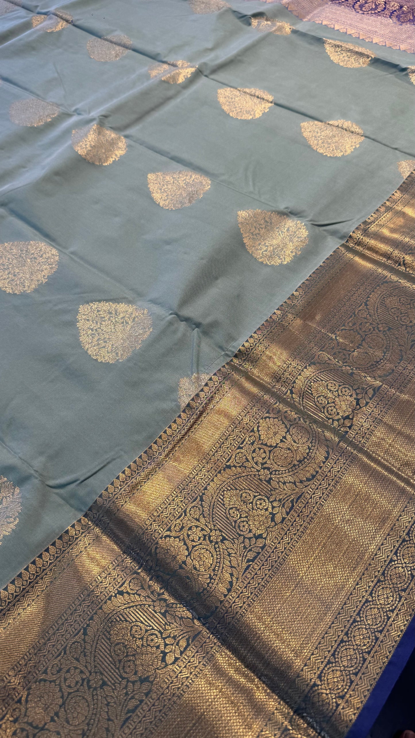 SAGE GREEN WITH CONTRAST BLUE SILK KANICHIPURAM SILK SAREE (SSKS47)