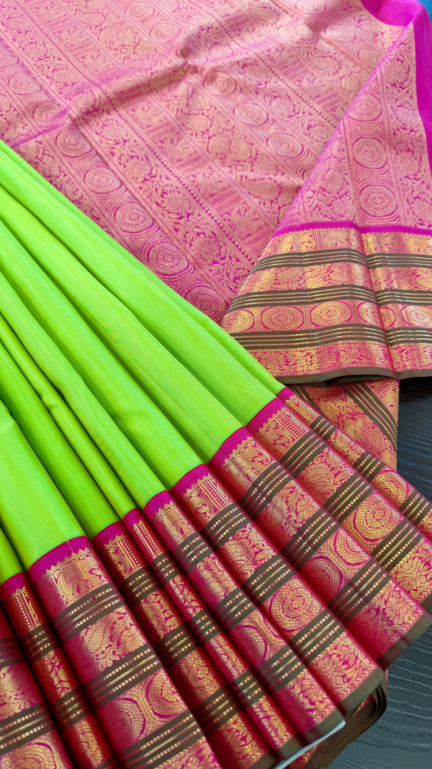 PARROT GREEN WITH RANI PINK CONTRAST HANDLOOM KANICHIPURAM SILK SAREE (KSS201)