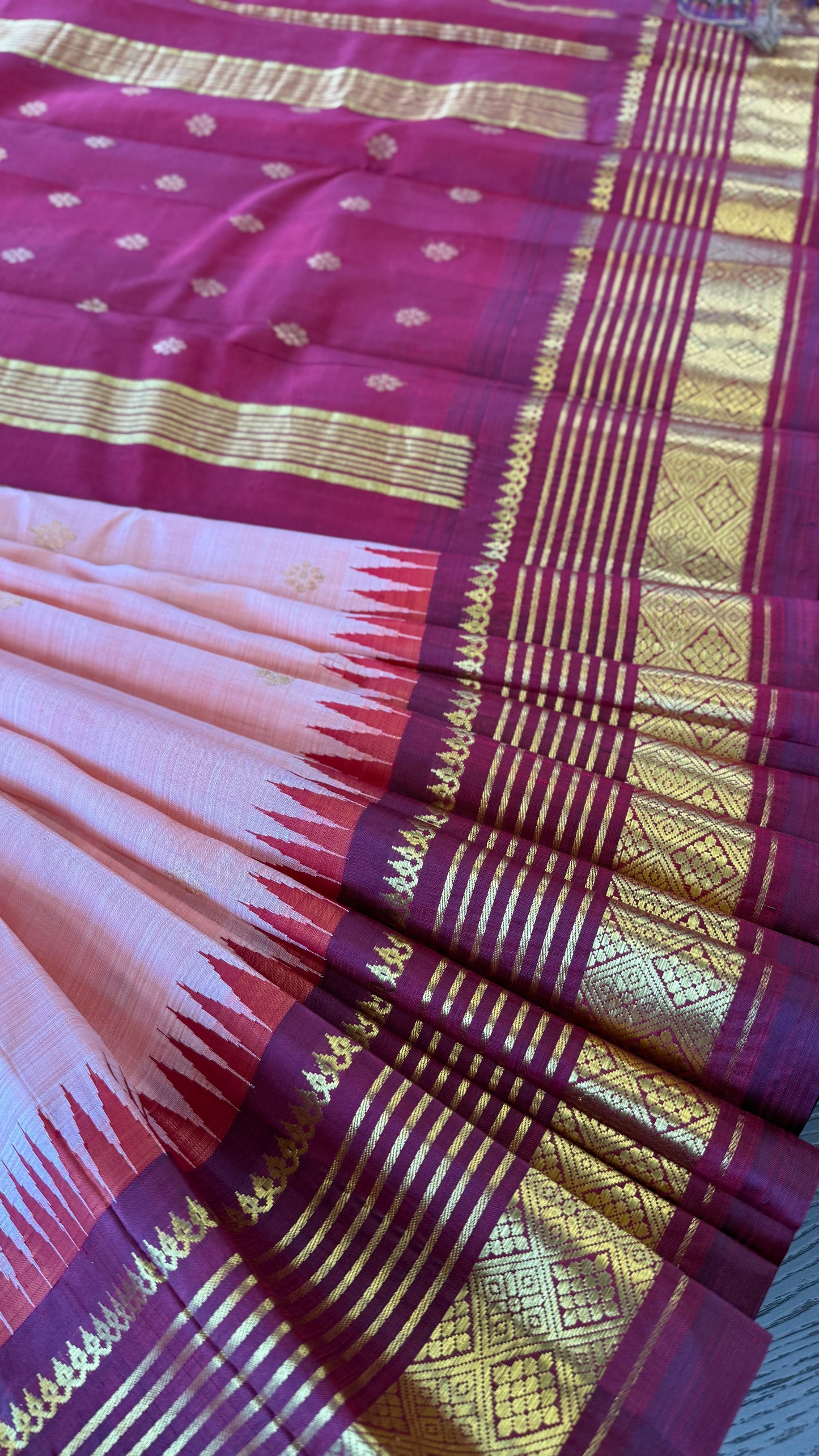 PEACH WITH CONTRAST MAROON PURE HANDLOOM KANICHIPURAM SINGLE SIDE BORDER SILK SAREE (KSSB03)