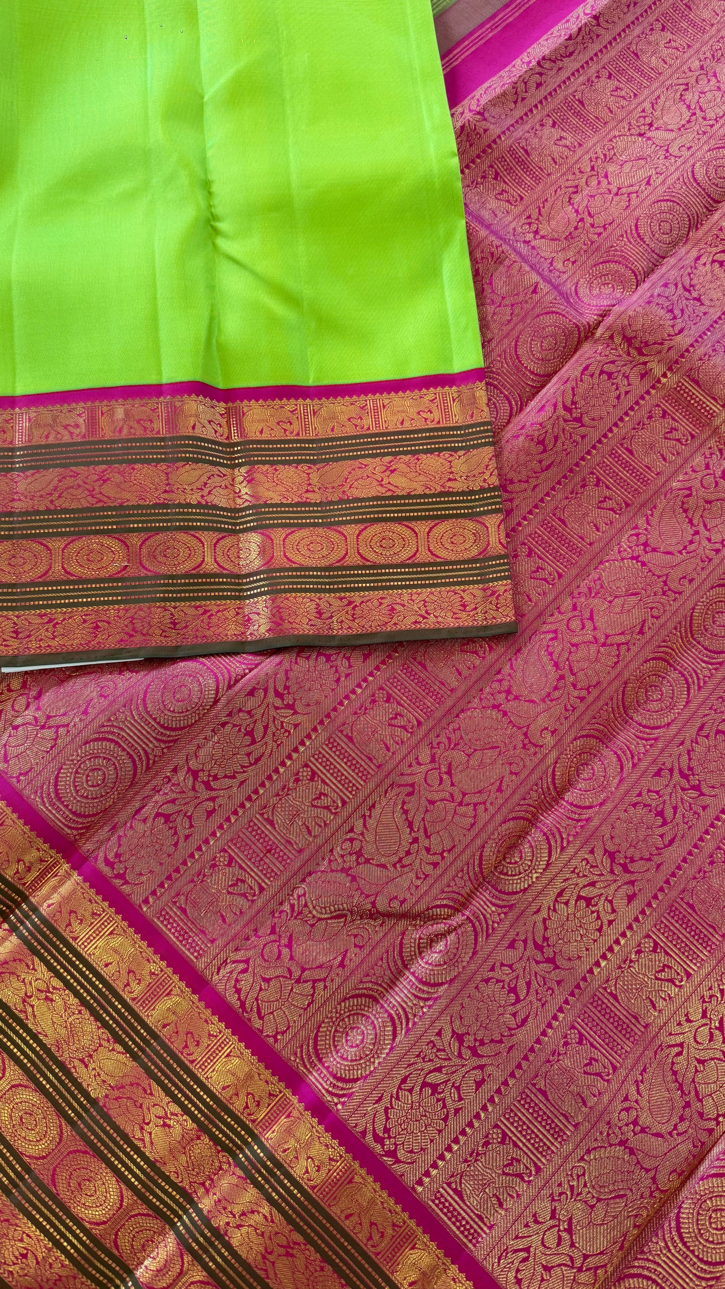 PARROT GREEN WITH RANI PINK CONTRAST HANDLOOM KANICHIPURAM SILK SAREE (KSS201)