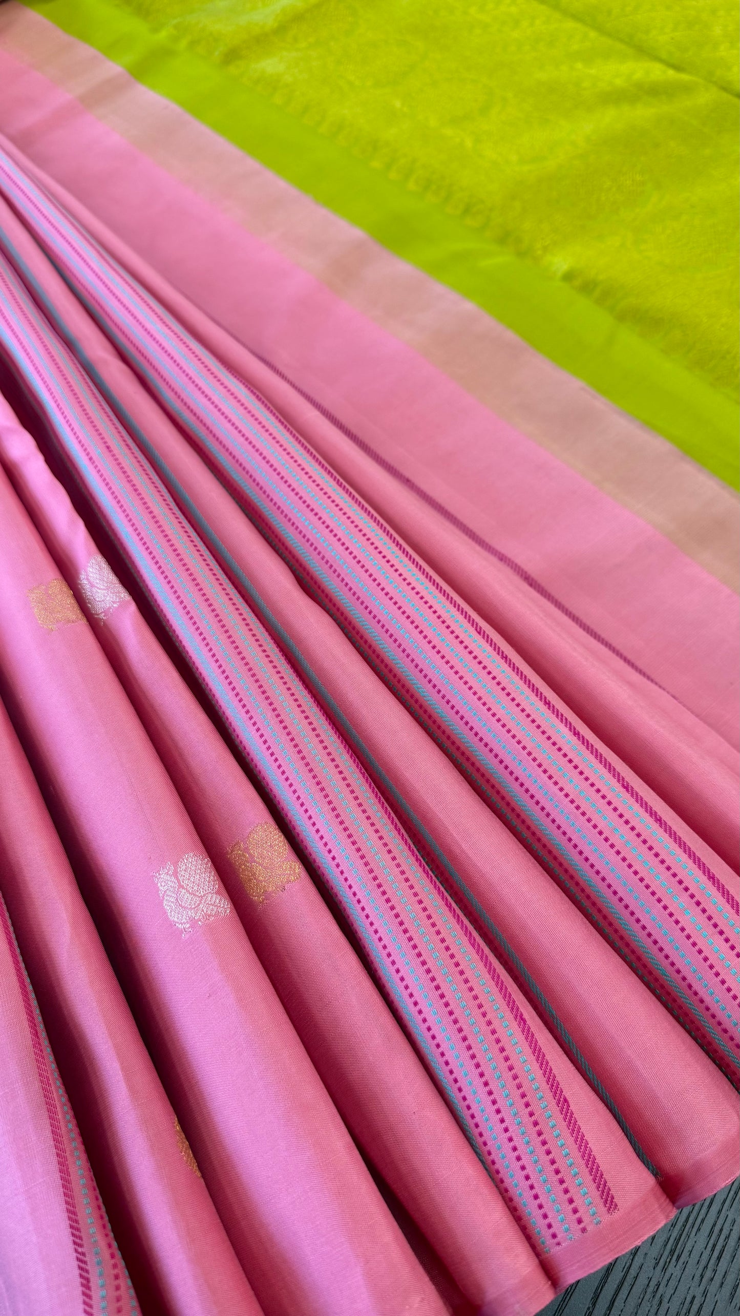 PINK WITH CONTRAST GREEN GOLD ZARI HANDLOOM KANICHIPURAM SILK SAREE (KSS151)