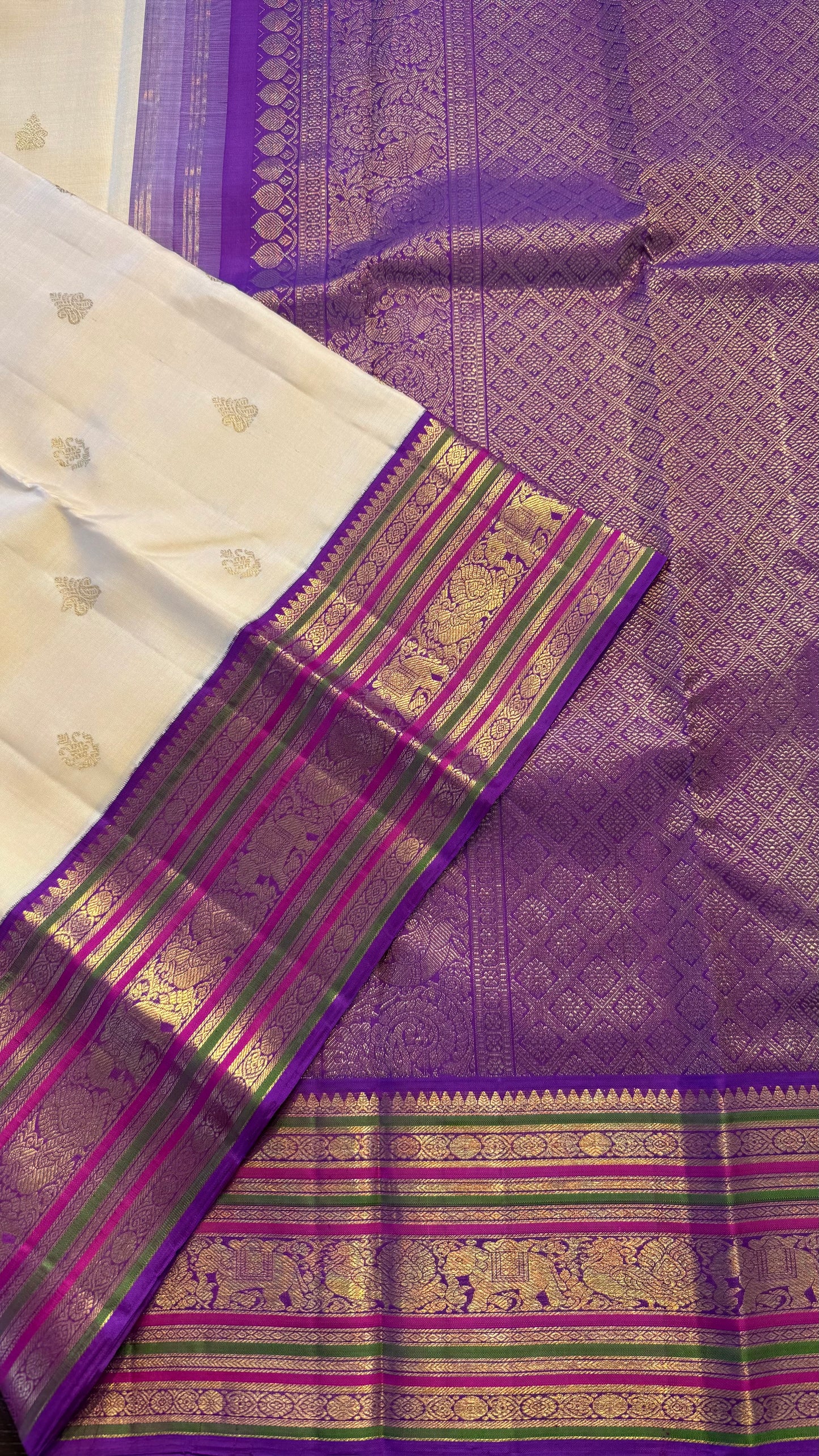 CREAM WITH CONTRAST PURPLE GOLD ZARI HANDLOOM KANCHIPURAM SILK SAREE (KSS288)
