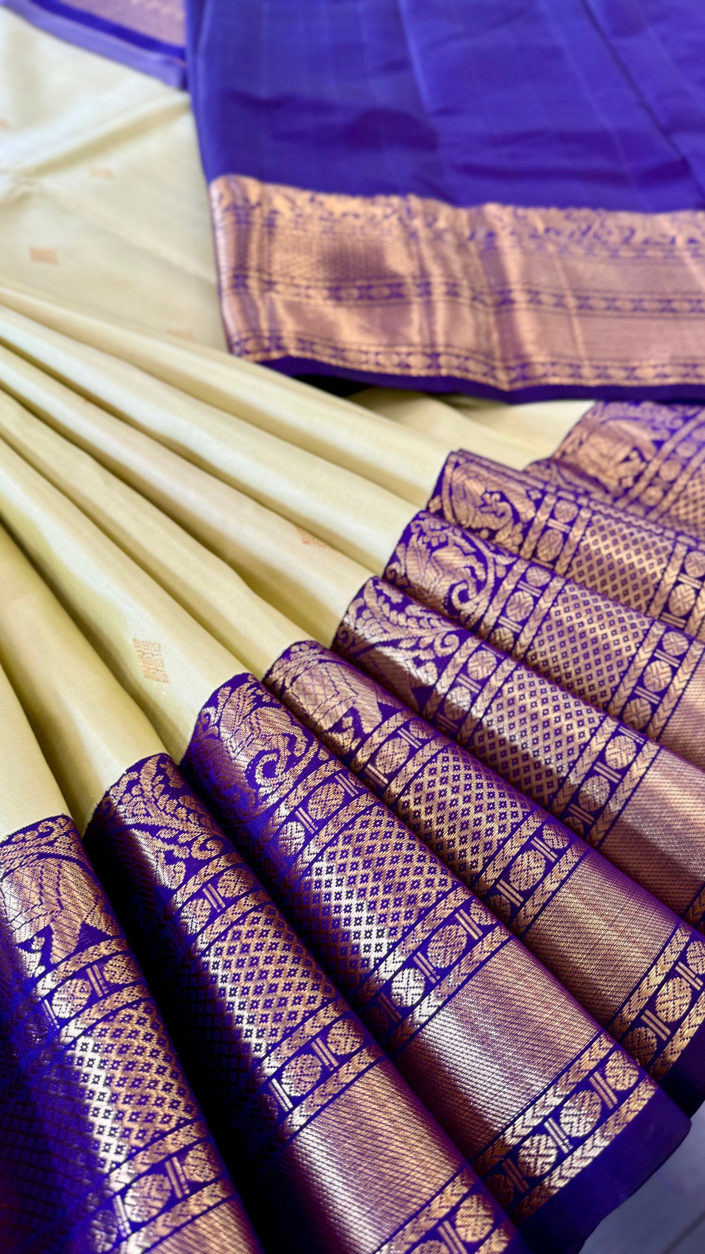 PASTEL LIME GREEN WITH CONTRAST VADAMALI PURPLE BORDER HANDLOOM KANICHIPURAM SILK SAREE (KSS142)