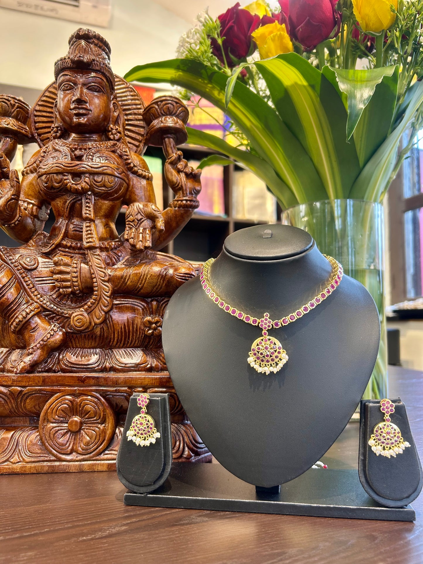 Dhriti Short Necklace Jewellery Set