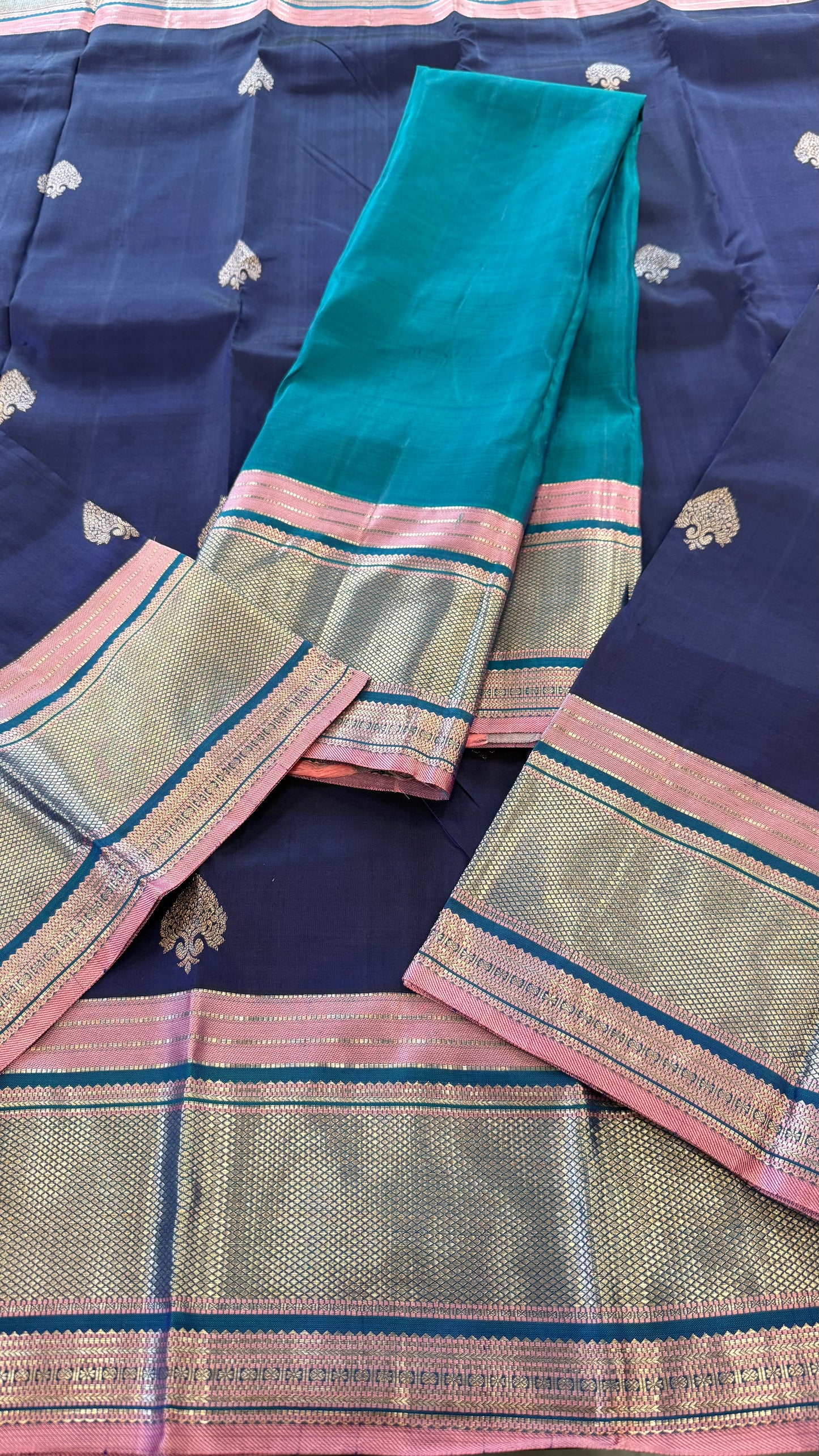 DARK BLUE CONTRAST GOLD ZARI HANDLOOM KANICHIPURAM SILK SAREE (KSS125)