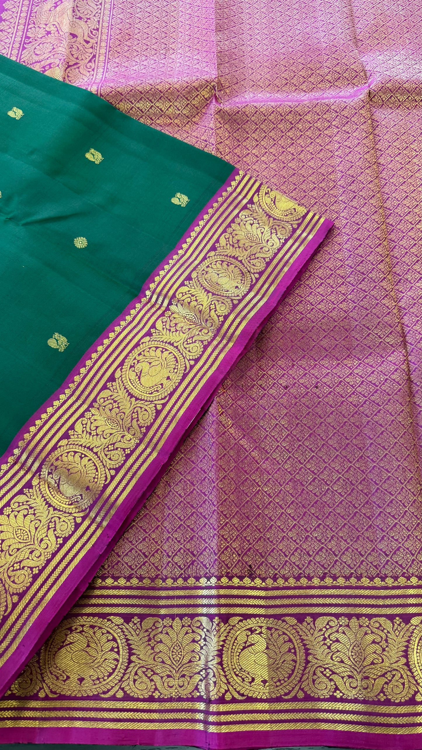 BOTTLE GREEN WITH CONTRAST PINK GOLD ZARI HANDLOOM KANICHIPURAM SILK SAREE (KSS106)