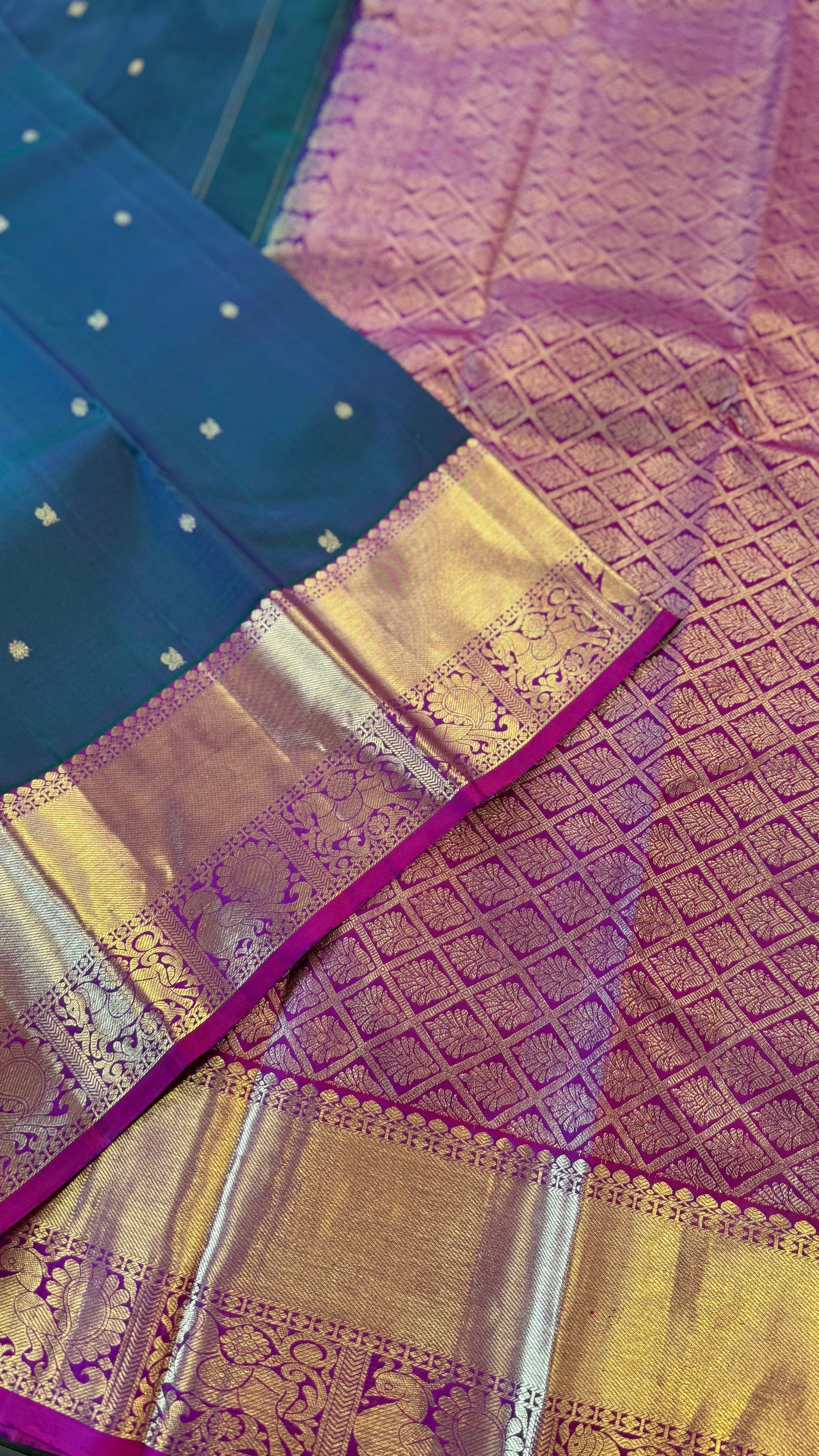 PEACOCK GREEN WITH CONTRATS VADAMALLI PURPLE GOLD ZARI HANDLOOM KANICHIPURAM SILK SAREE (KSS236)