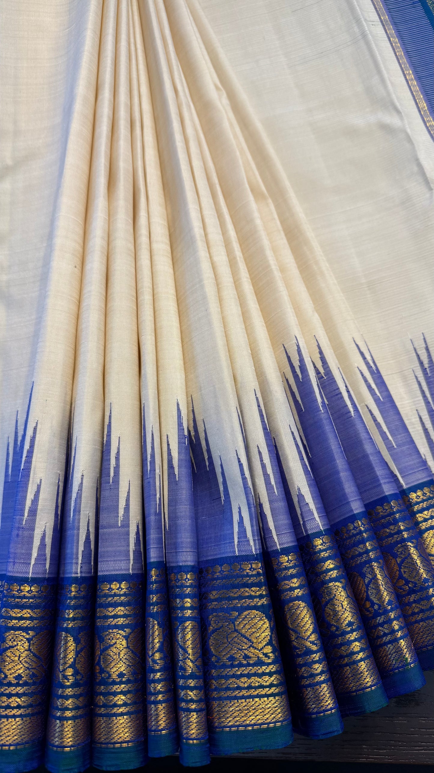 CREAM WITH CONTRAST PEACOCK BLUE GOLD ZARI HANDLOOM KANCHIPURAM SILK SAREE (KSS293)