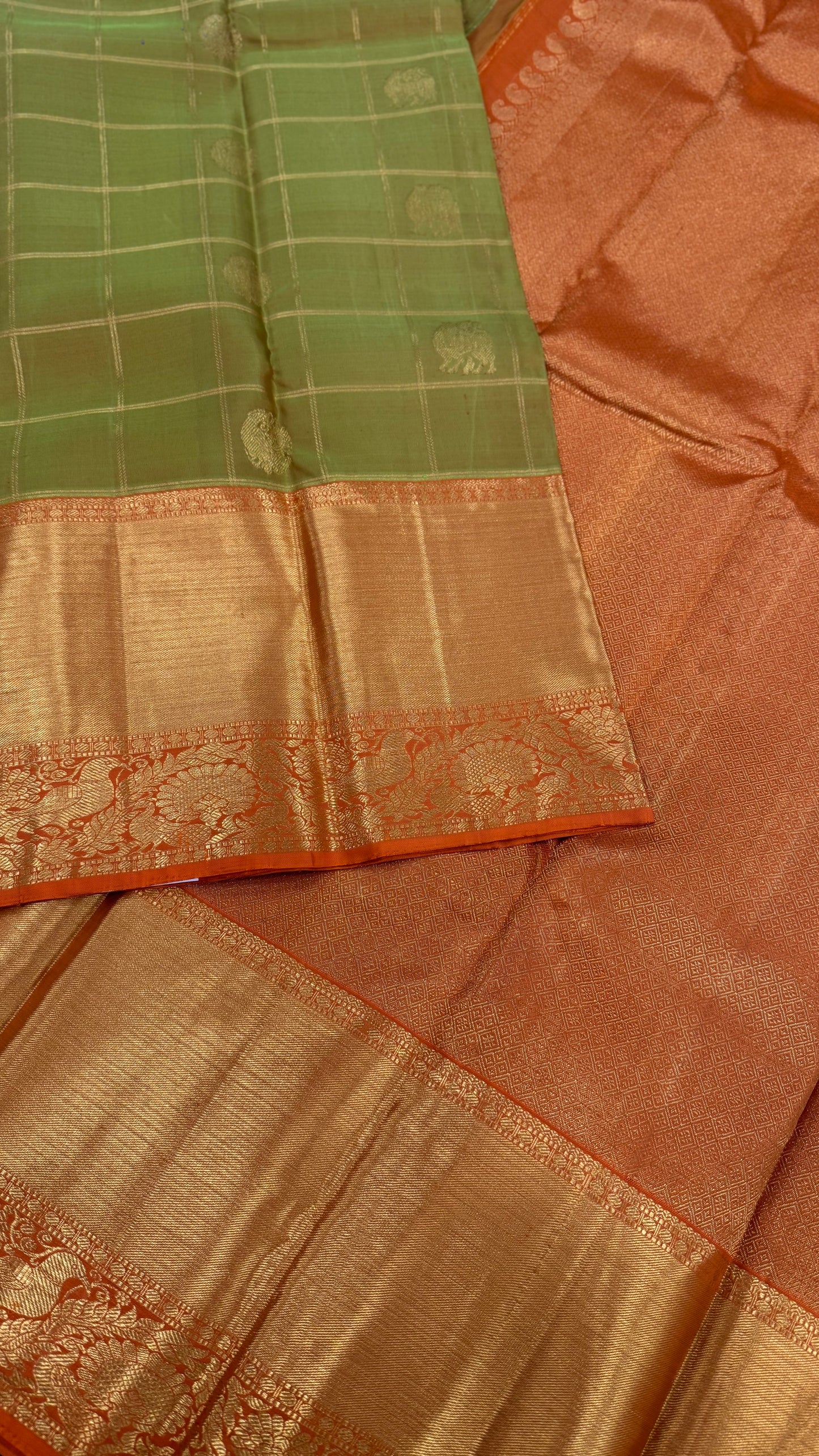LIGHT GREEN AND ORANGE TRADITIONAL KATTAM HANDLOOM KANICHIPURAM SILK SAREE (KSS160)