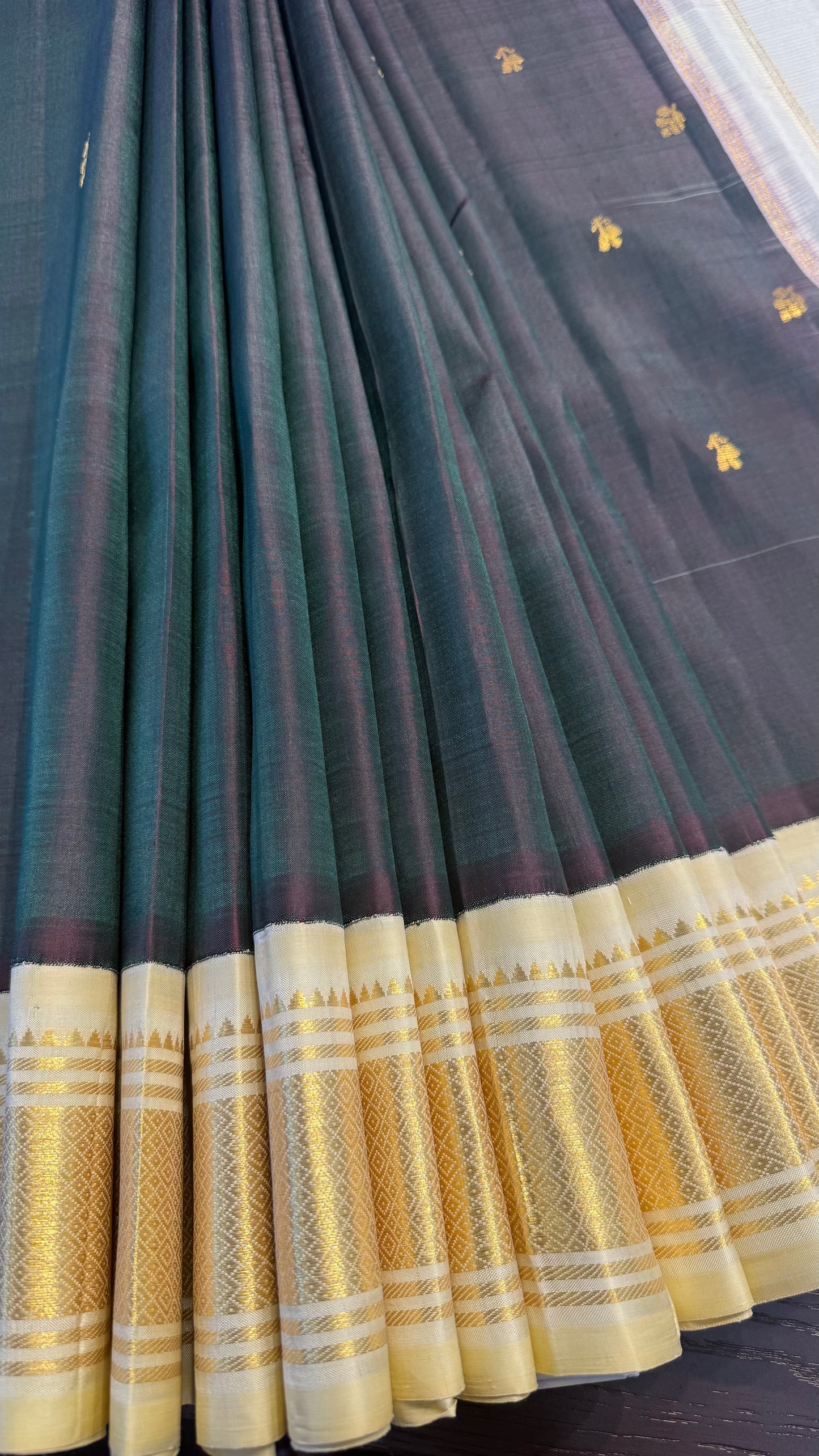 DUAL TONE PURPLE GREEN WITH CONTRAST CREAM PURE HANDLOOM KANCHIPURAM SINGLE SIDE BORDER SILK SAREE (KSSB22)