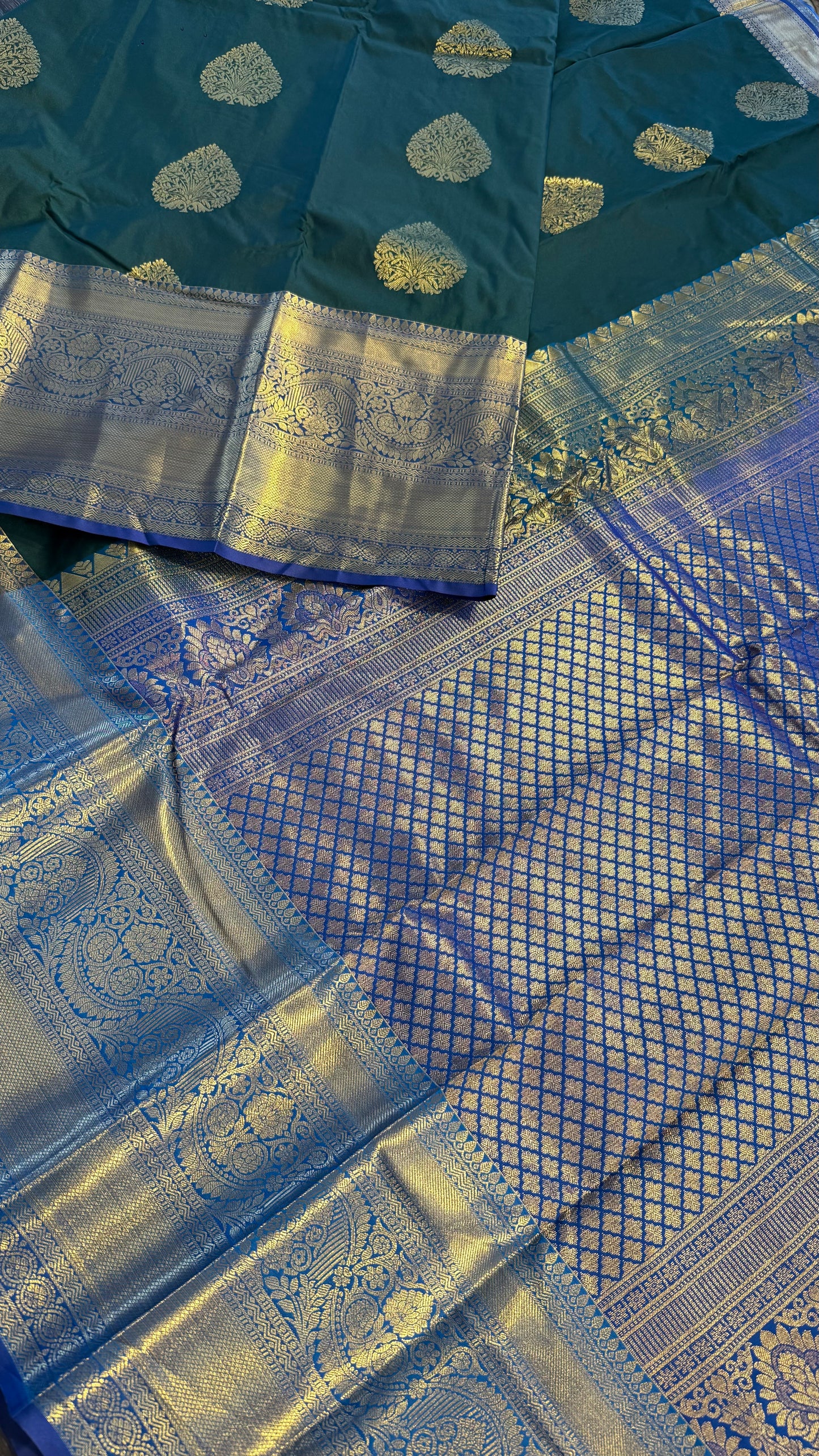 EMERALD GREEN WITH CONTRAST BLUE SEMI SILK KANICHIPURAM SILK SAREE (SSKS37)
