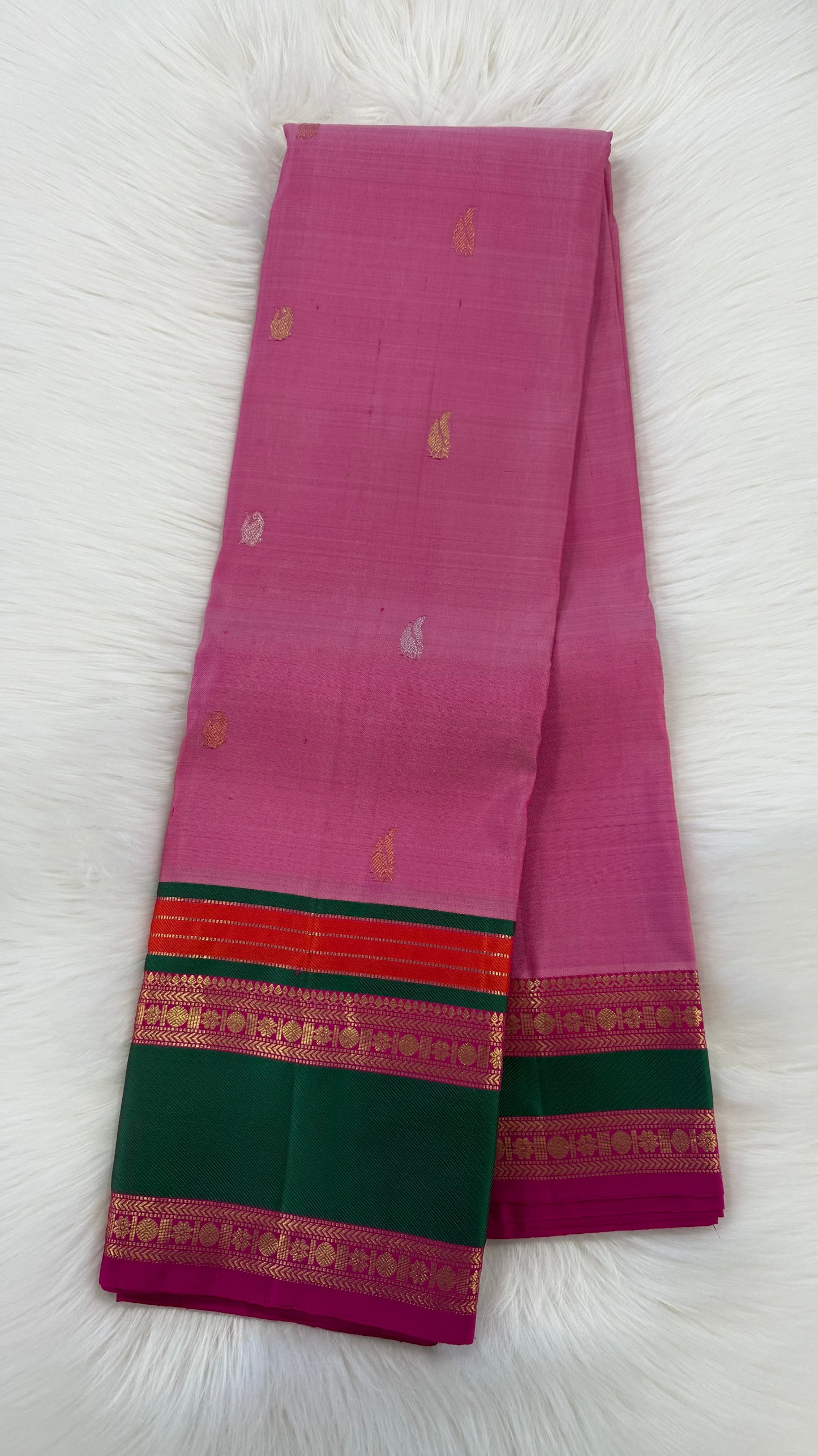 SKY MAGENTA WITH CONTRAST GREEN AND ORANGE BORDER GOLD ZARI HANDLOOM KANICHIPURAM SILK SAREE (KSS99)