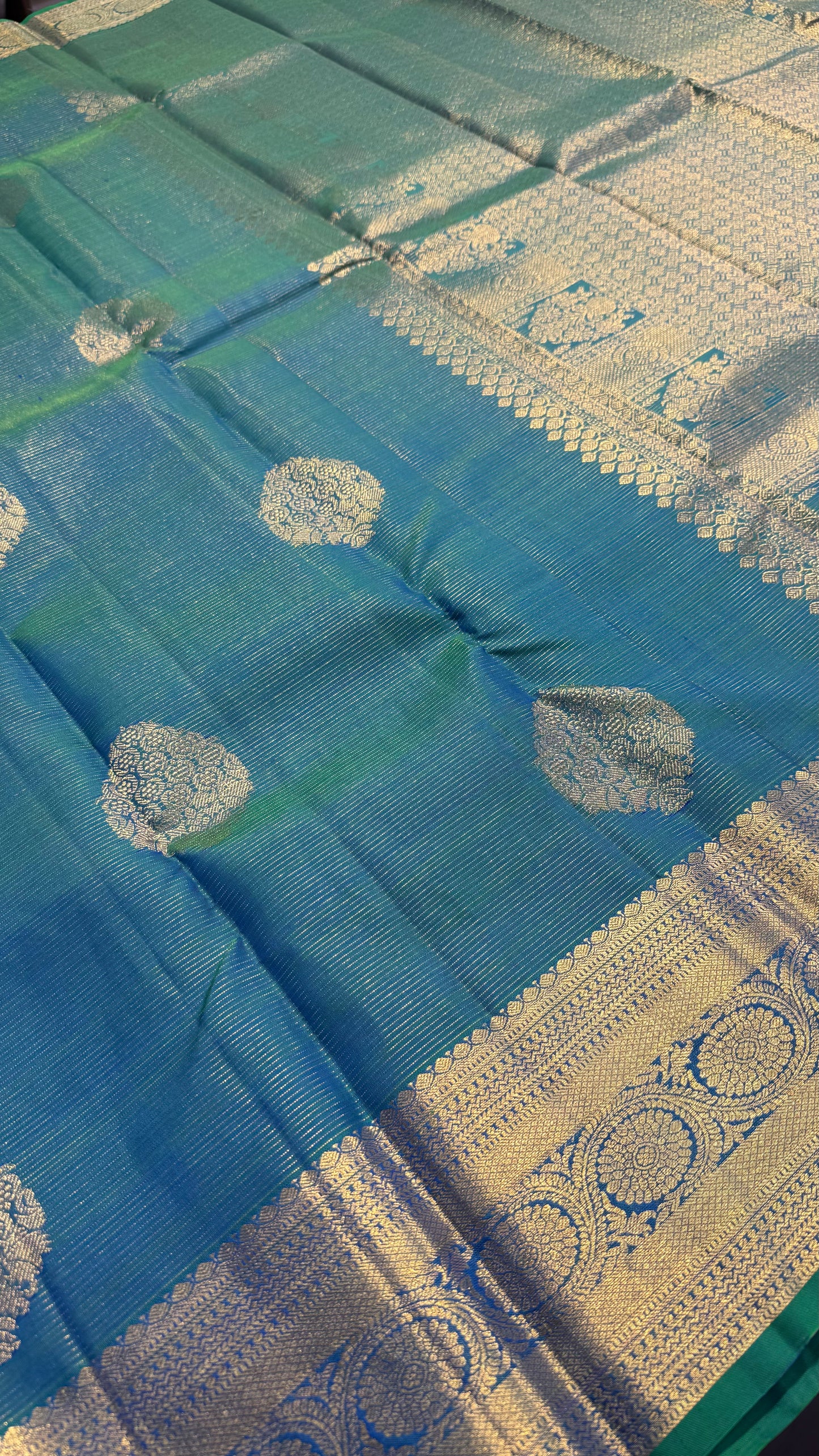 LIGHT DUAL TONE GREEN SMALL KATTAM GOLD ZARI HANDLOOM KANICHIPURAM SILK SAREE (KSS254)