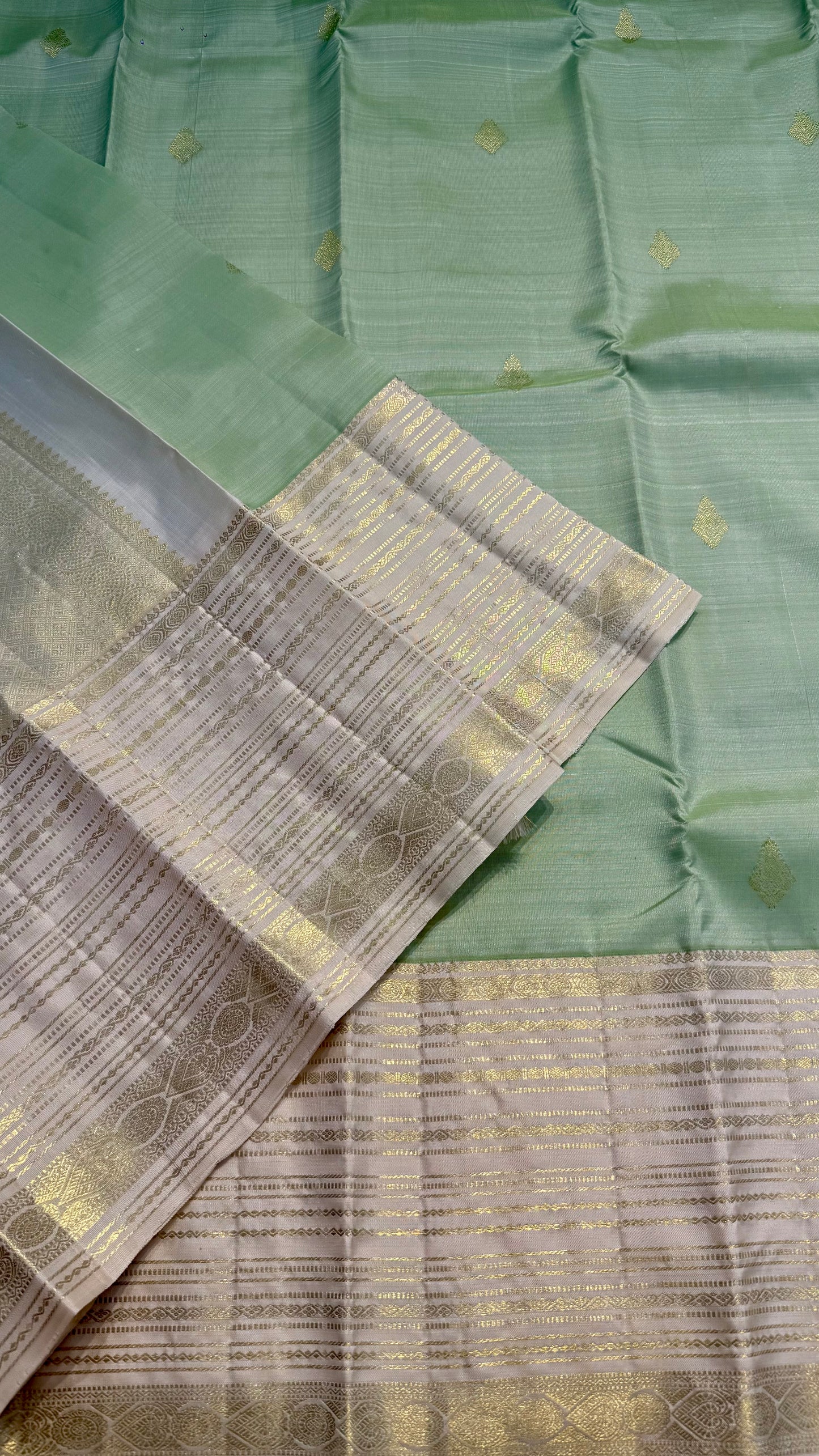 PASTEL GREEN WITH CONTRAST CREAM BORDER PURE KANICHIPURAM SILK SAREEE (KSS03)
