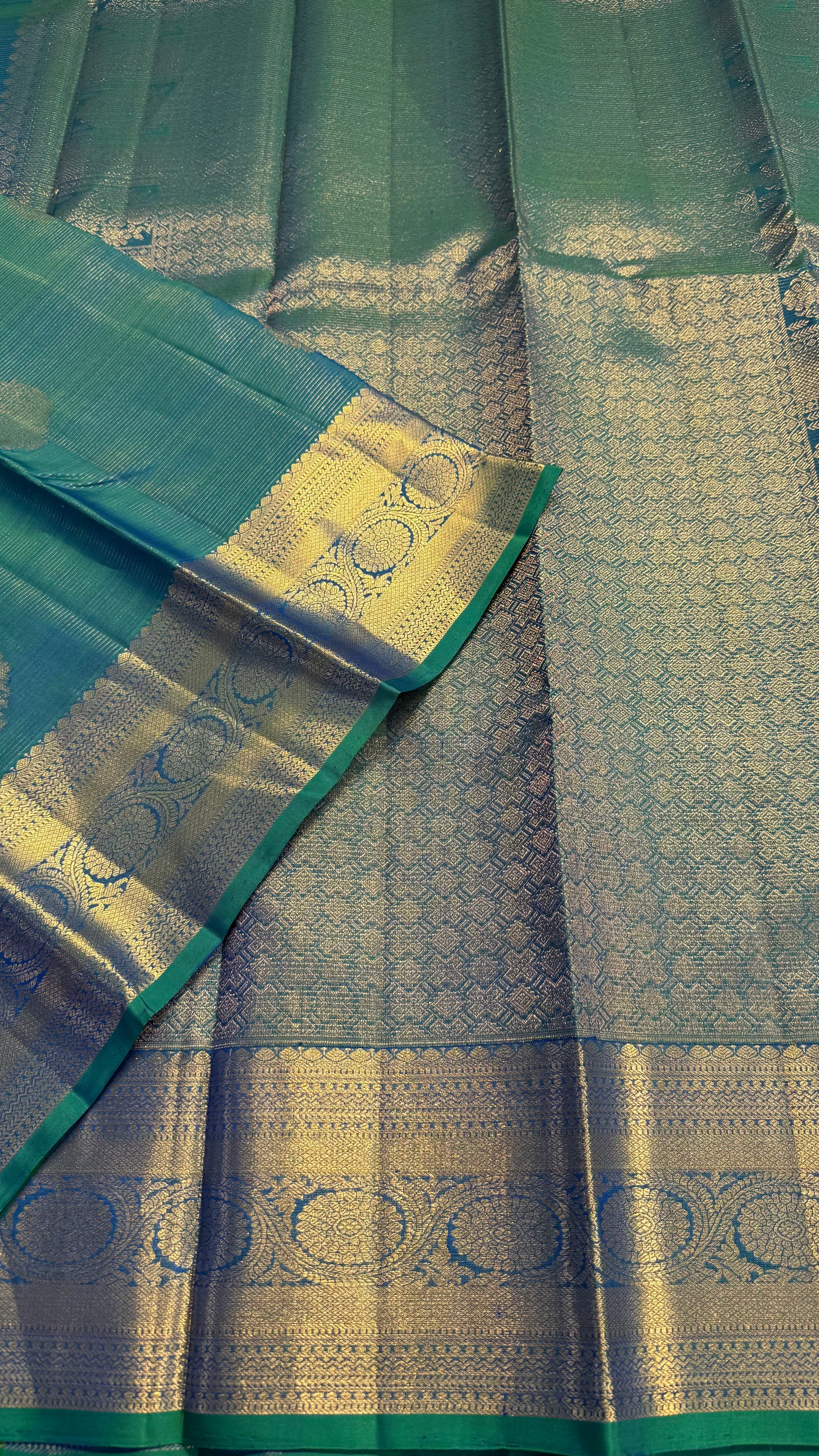 VAIRA OOSI GREENISH BLUE GOLD ZARI HANDLOOM KANICHIPURAM SILK SAREE (KSS257)