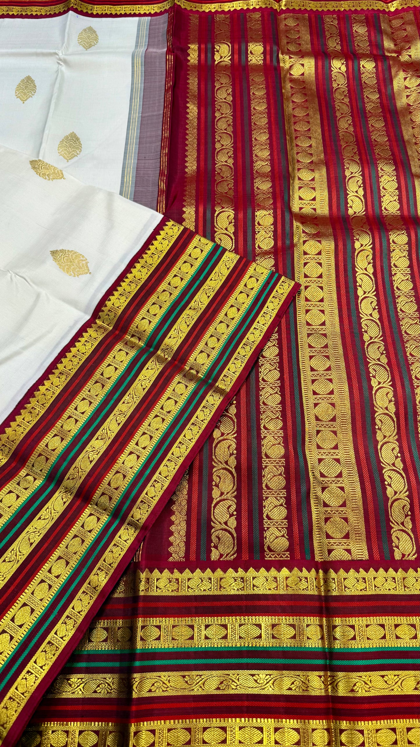 WHITE KORVAI CONTRAST MAROON BORDER HANDLOOM KANICHIPURAM SILK SAREE (KSS33)