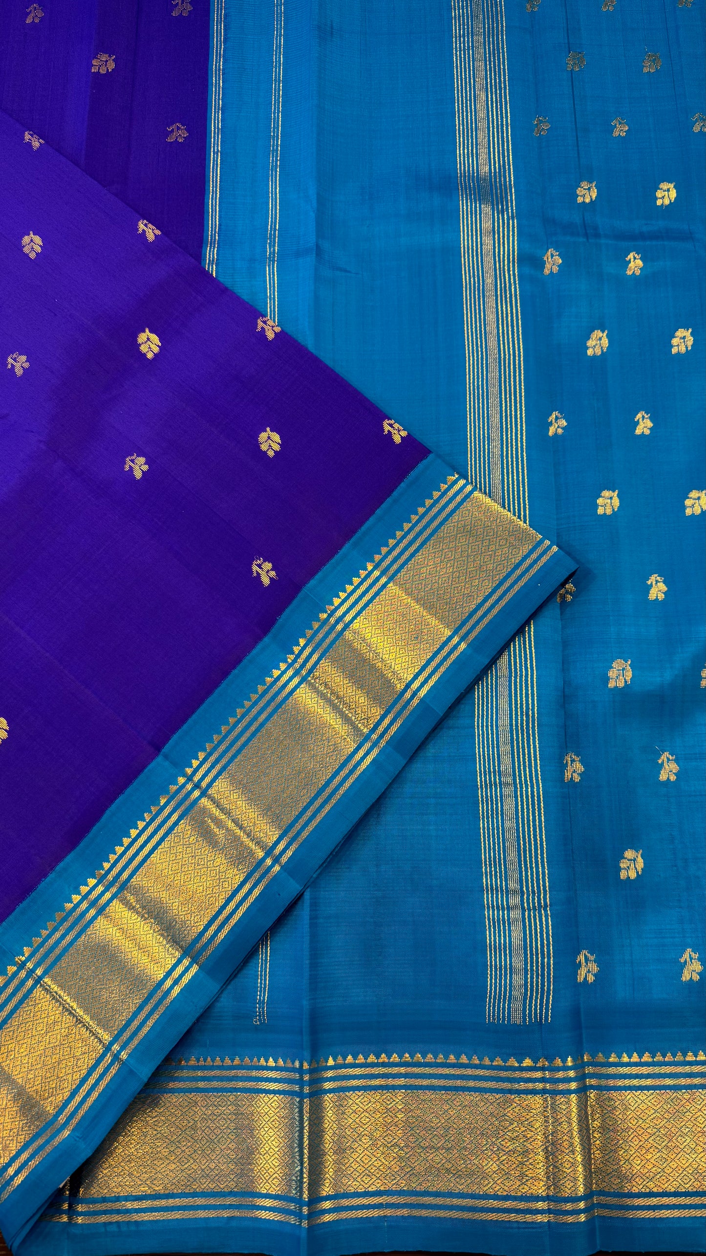 VIOLETISH BLUE WITH CONTRAST SKY BLUE PURE HANDLOOM KANCHIPURAM SINGLE SIDE BORDER SILK SAREE (KSSB13)