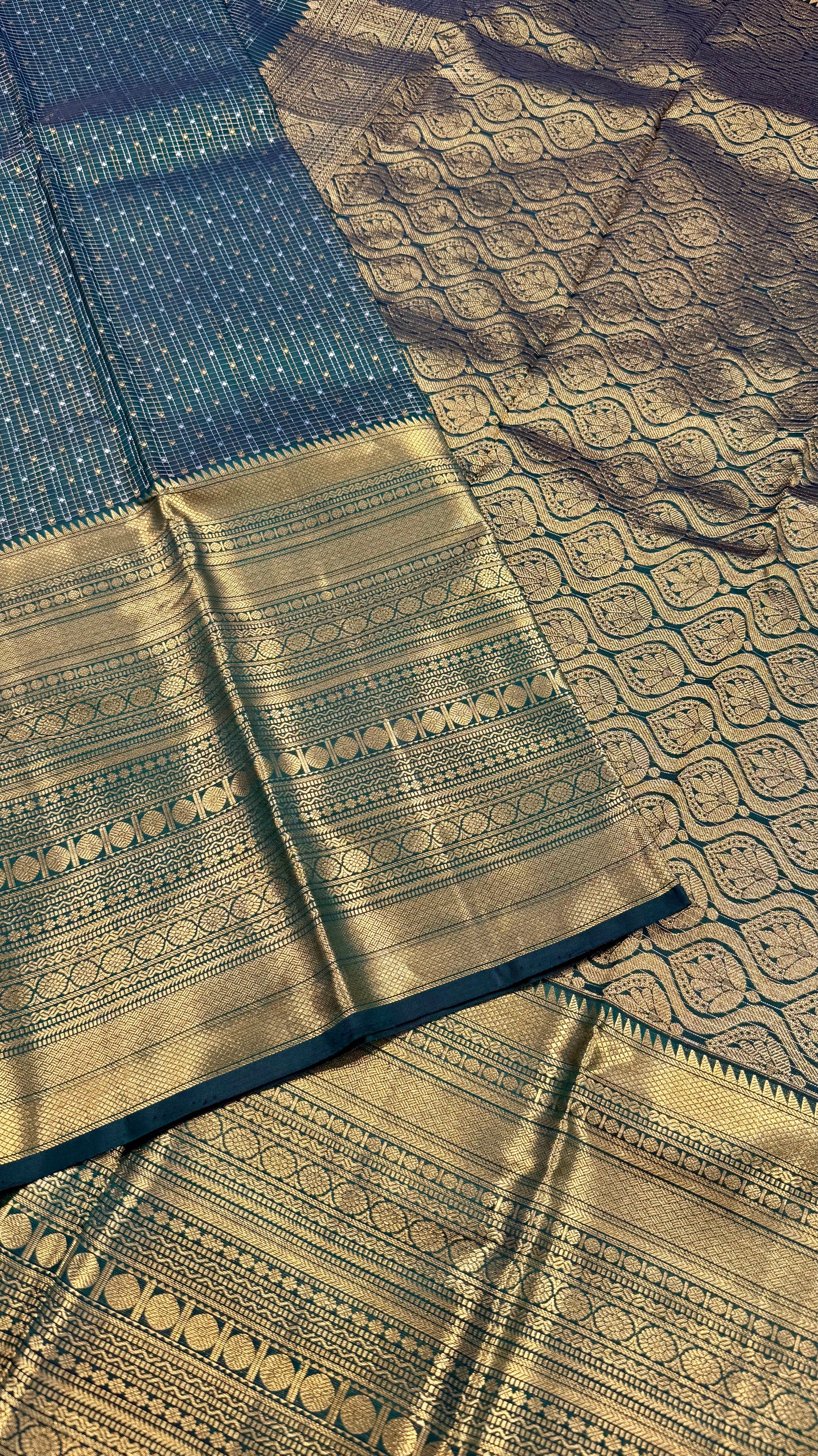 BOTTLE GREEN GOLD & SILVER ZARI HANDLOOM KANICHIPURAM SILK SAREE (KSS26)