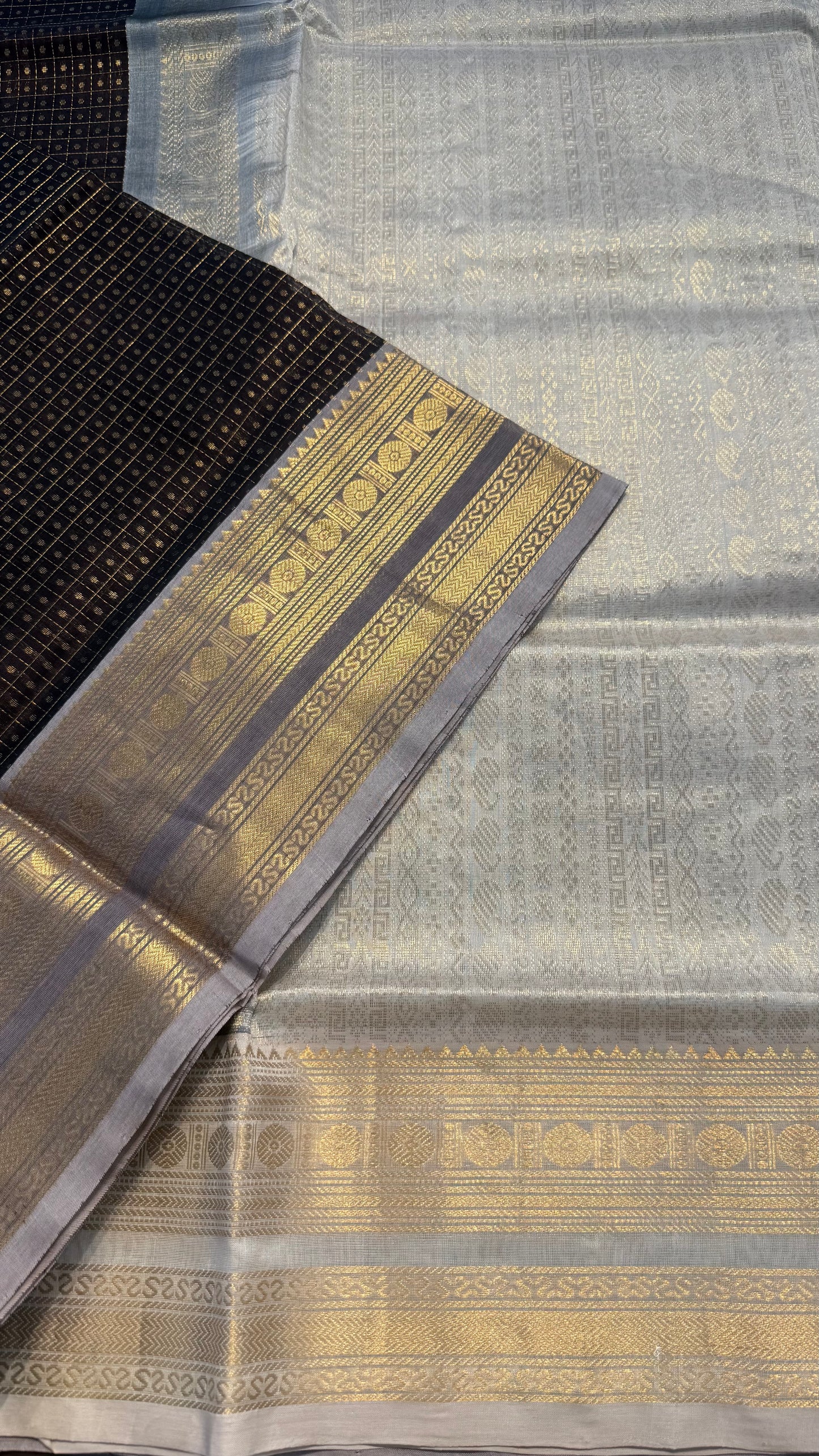 LAKSHA DEEPAM BLACK WITH CONTRAST CREAM KANCHIPURAM SILK COTTON SAREE (KSC02)