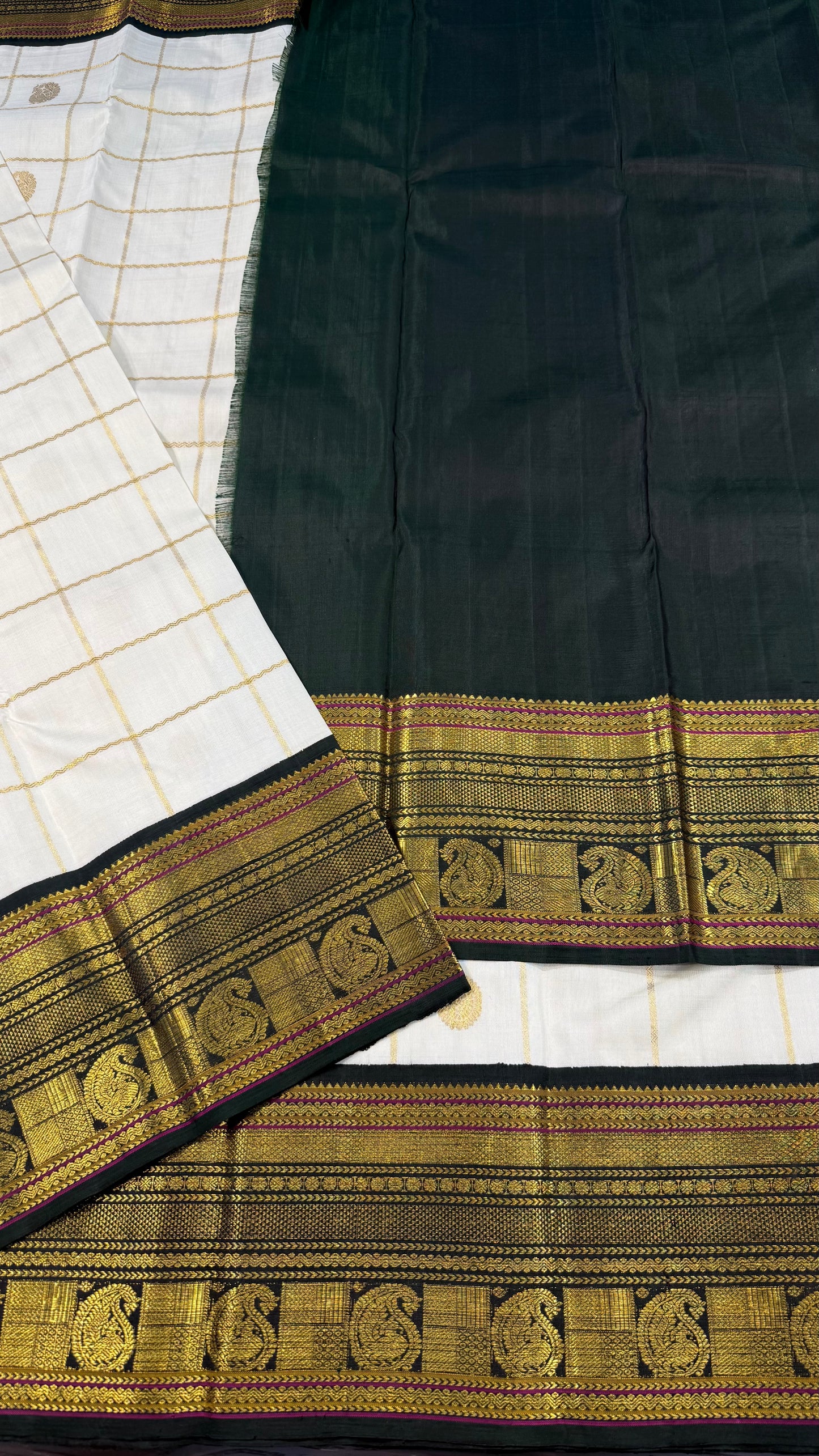 OFF WHITE CHECKED WITH CONTRAST GREEN GOLD ZARI HANDLOOM KANCHIPURAM SILK SAREE (KSS471)