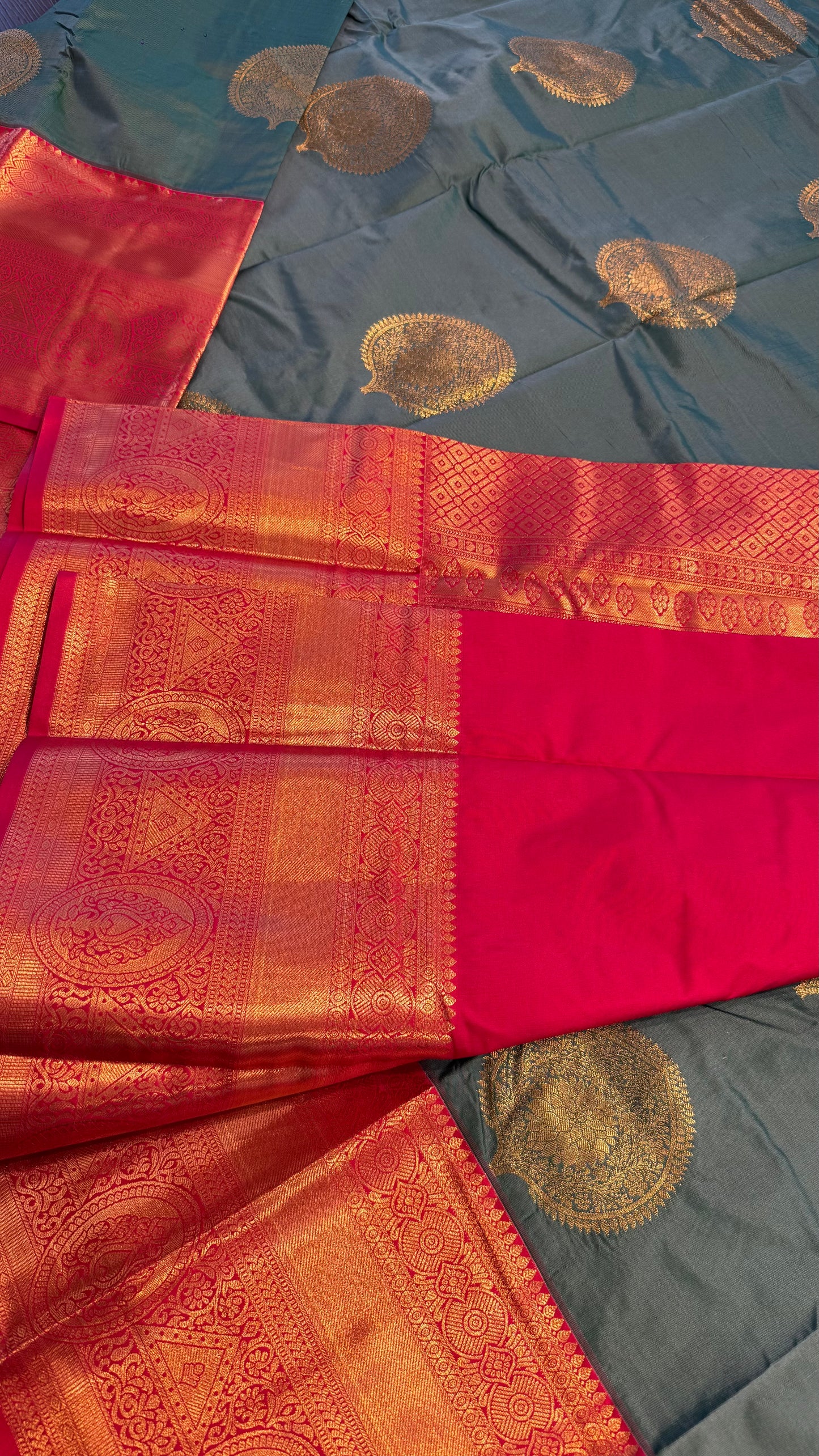 GREEN WITH CONTRAST RED SILK KANICHIPURAM SILK SAREE (SSKS38)