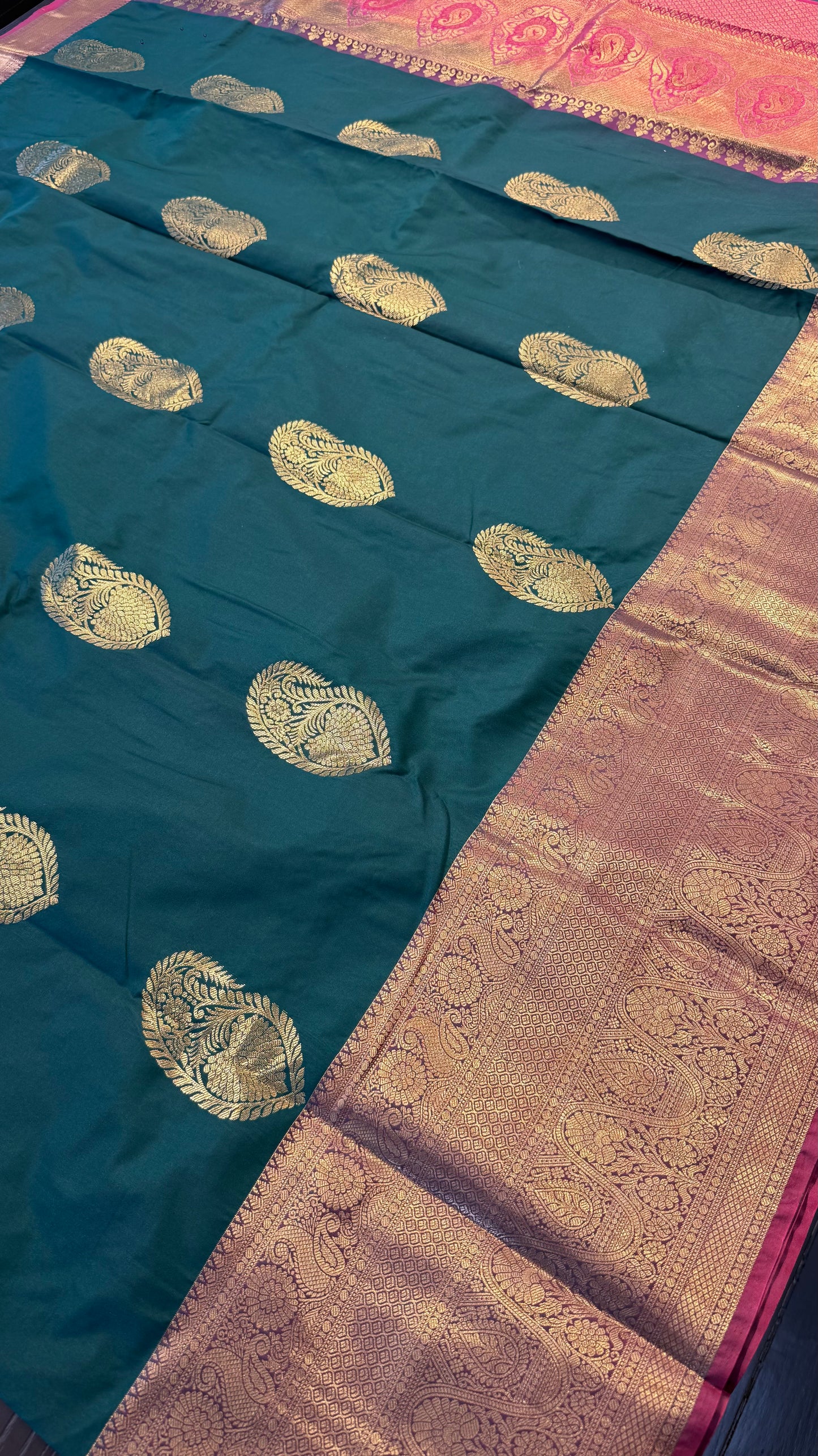 GREEN WITH CONTRAST PINK SILK KANICHIPURAM SILK SAREE (SSKS49)
